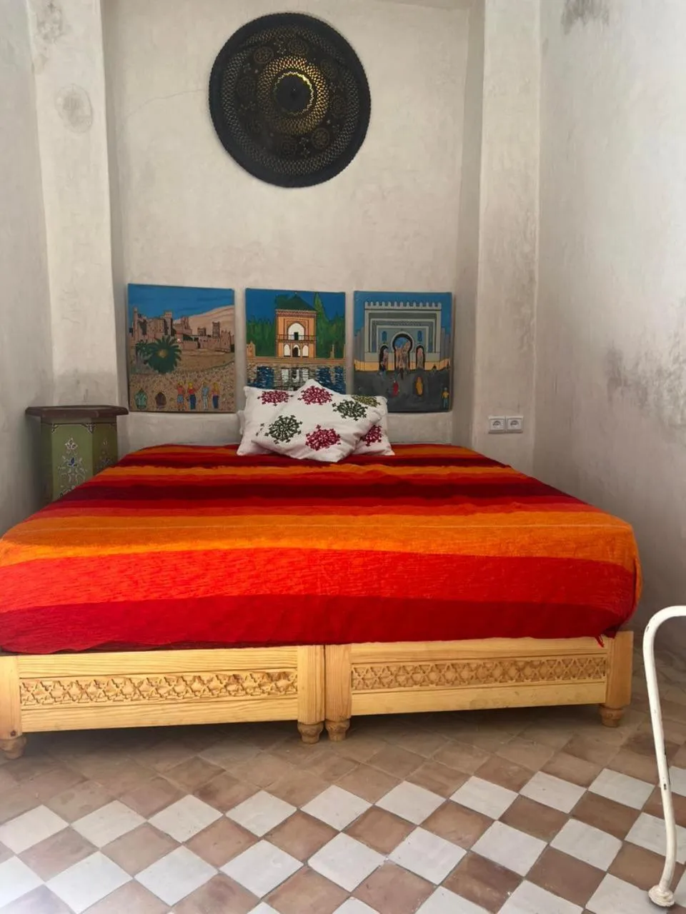 Bed in Dar Sarsar Artistic Music