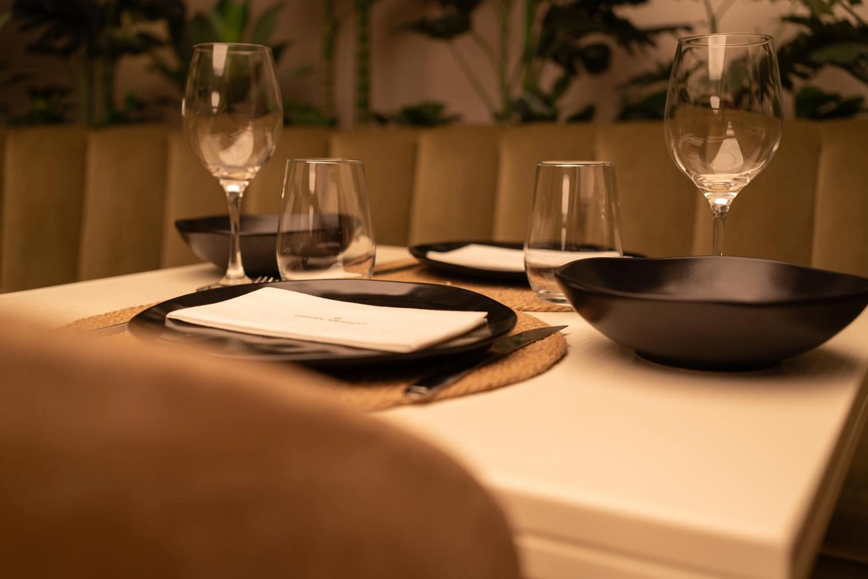 Restaurant/places to eat in Sennac Hotel