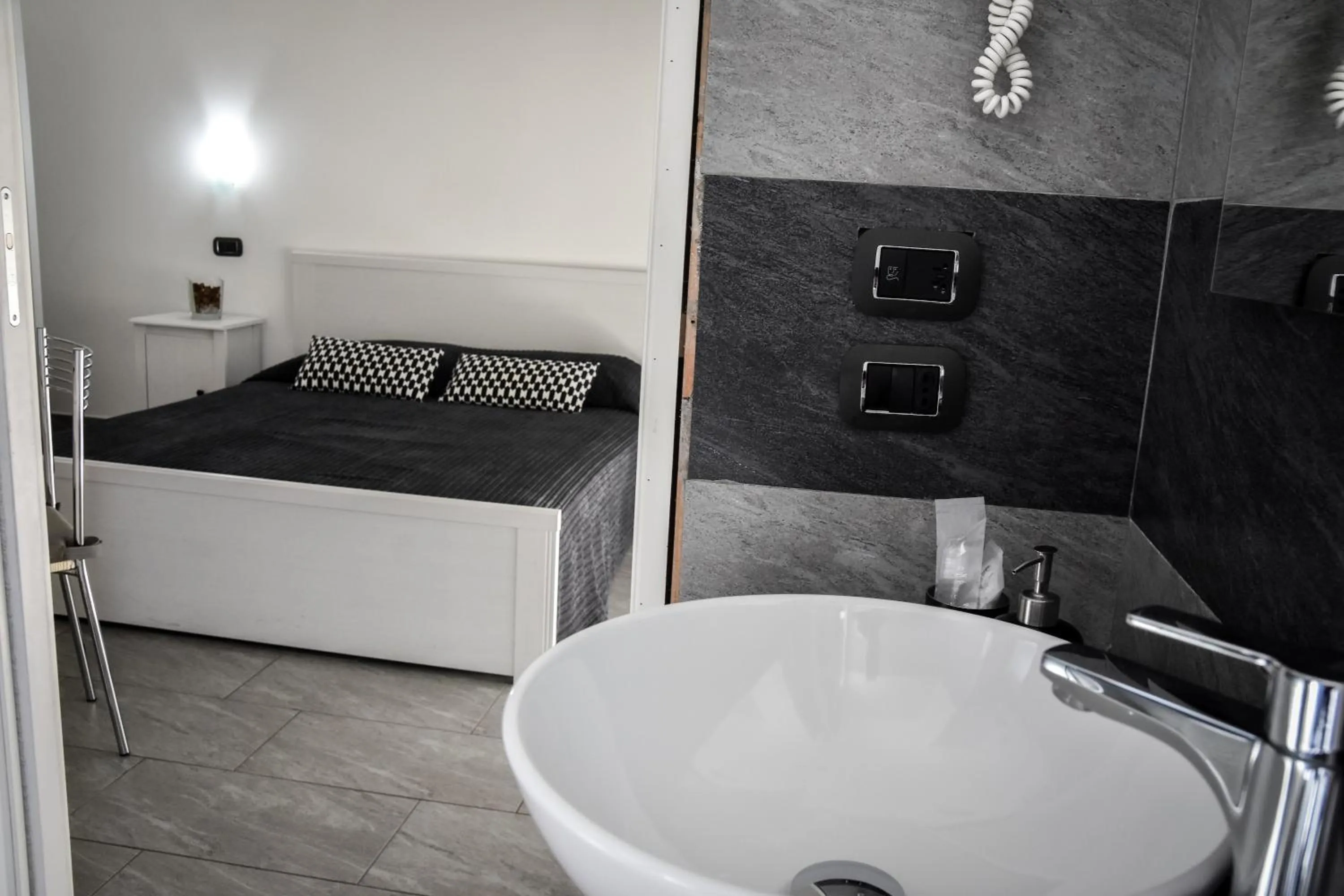 Bathroom, Bed in Affittacamere Delfo