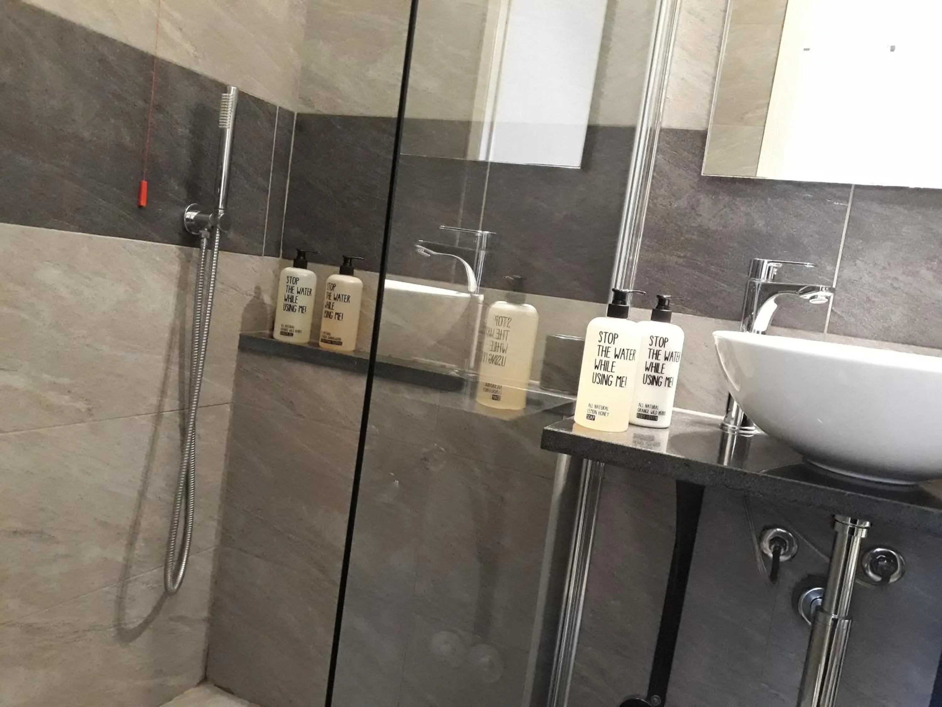 Bathroom in Affittacamere Delfo