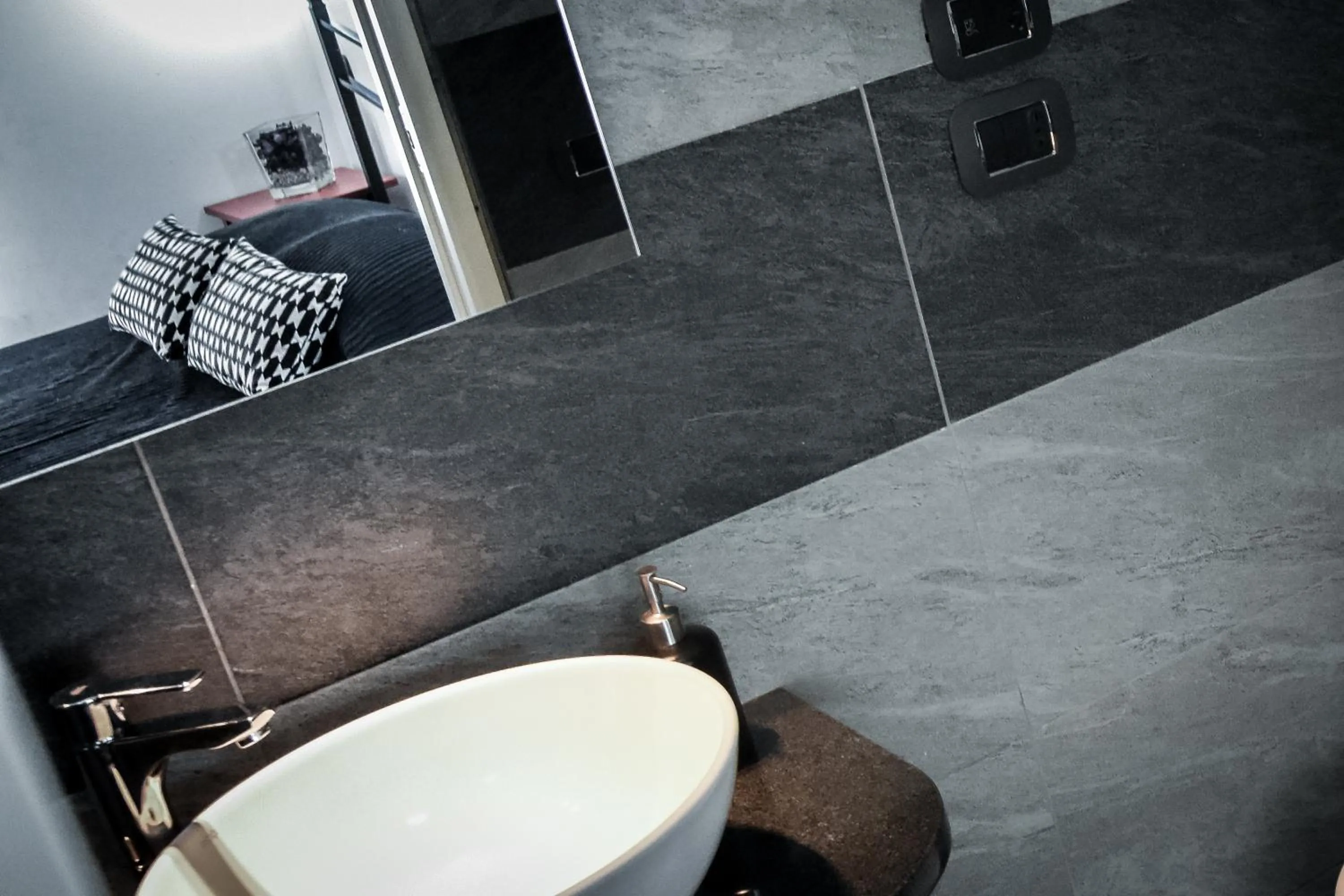 Bathroom in Affittacamere Delfo