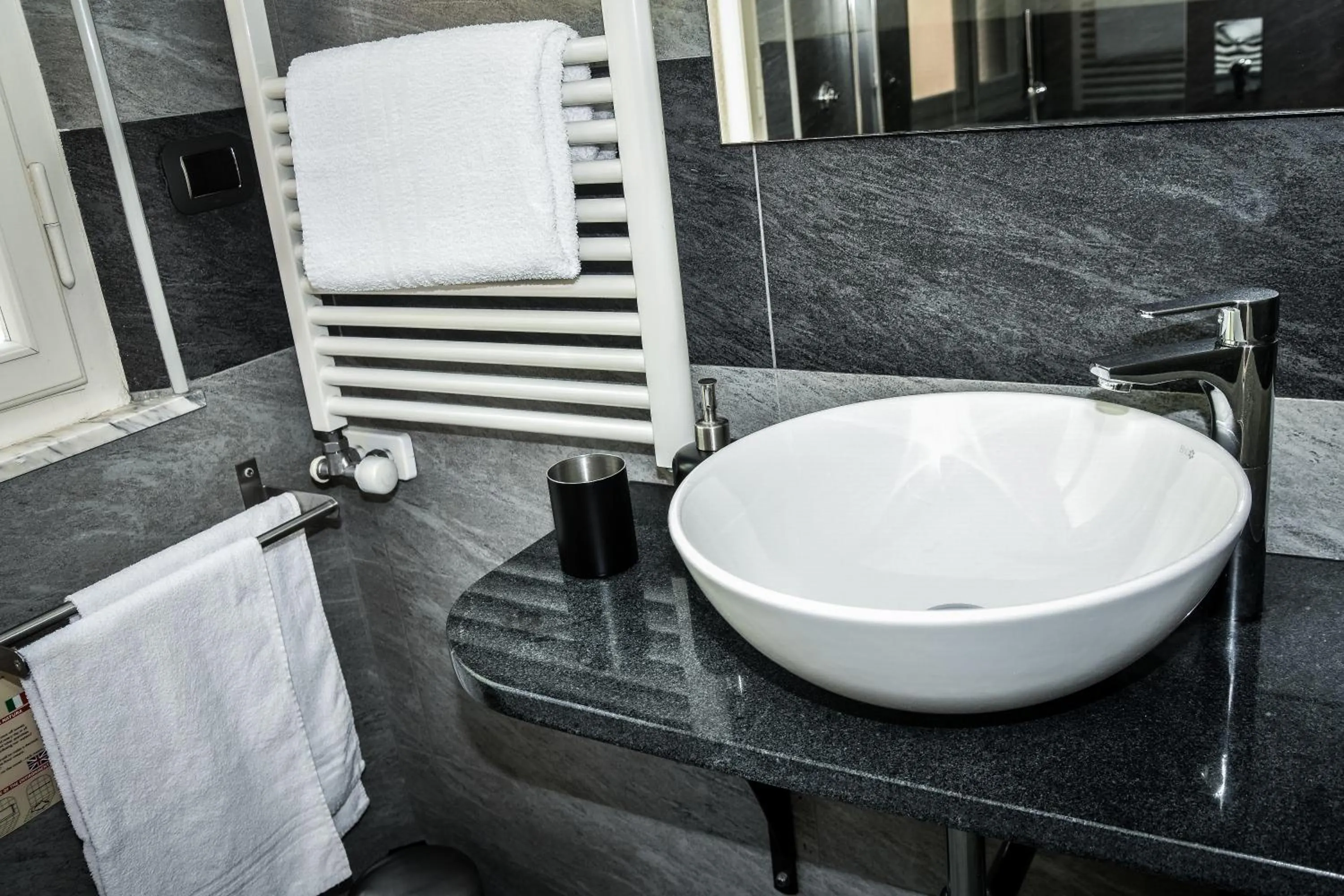 Bathroom in Affittacamere Delfo