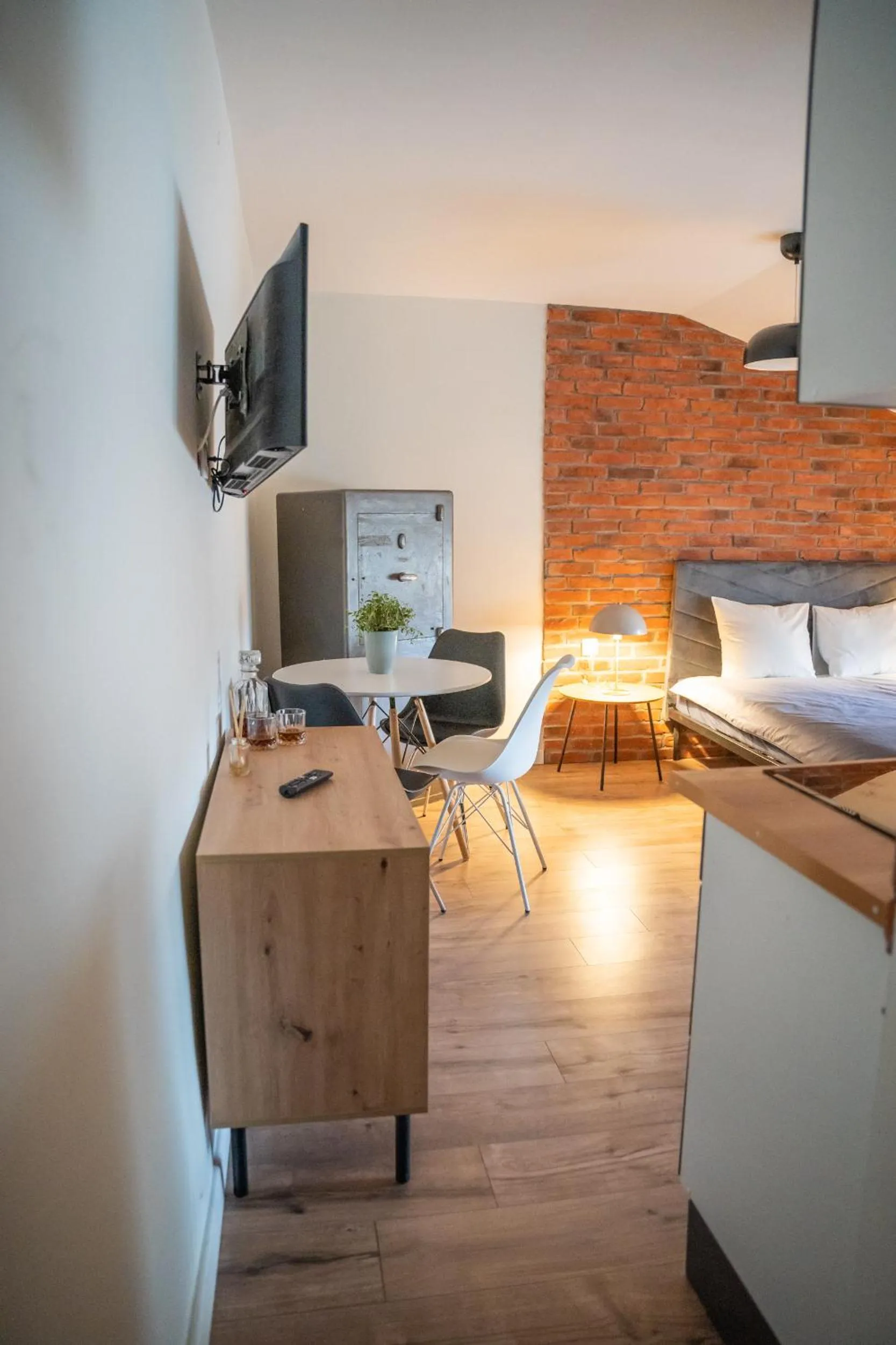 Kitchen or kitchenette, Bed in Moon Hostel Warszawa