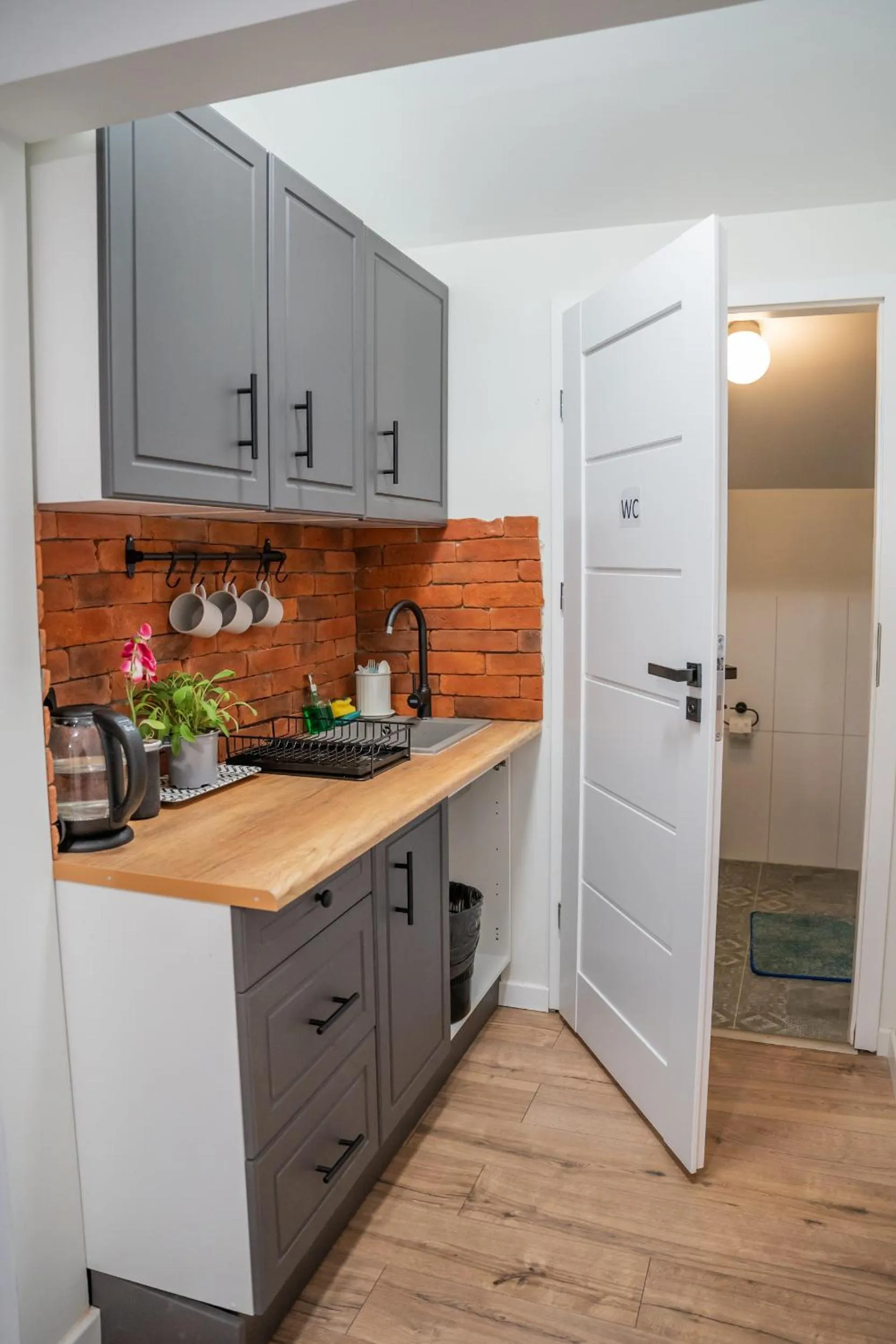 Kitchen or kitchenette in Moon Hostel Warszawa