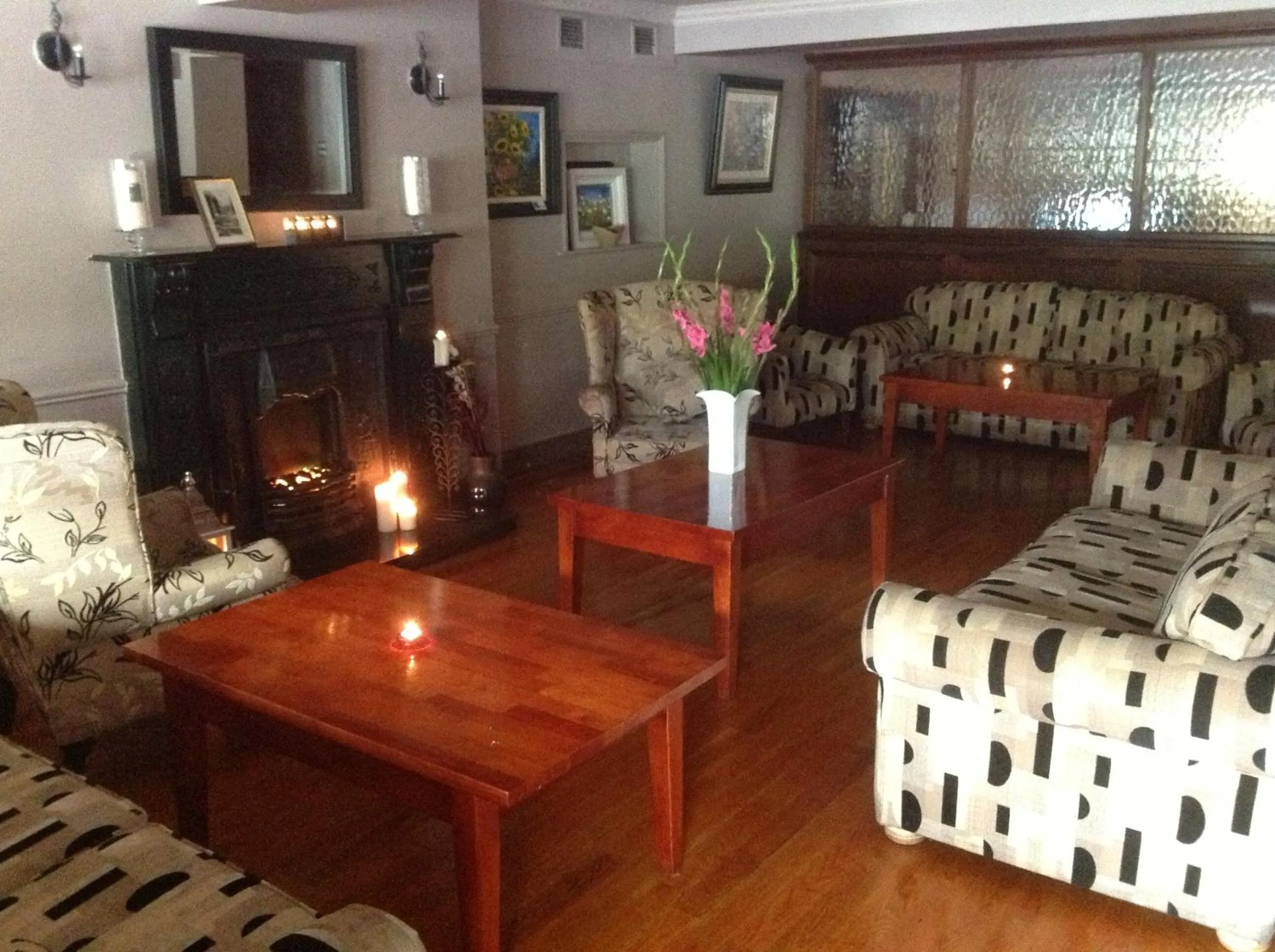 Living room in Abbey Hotel