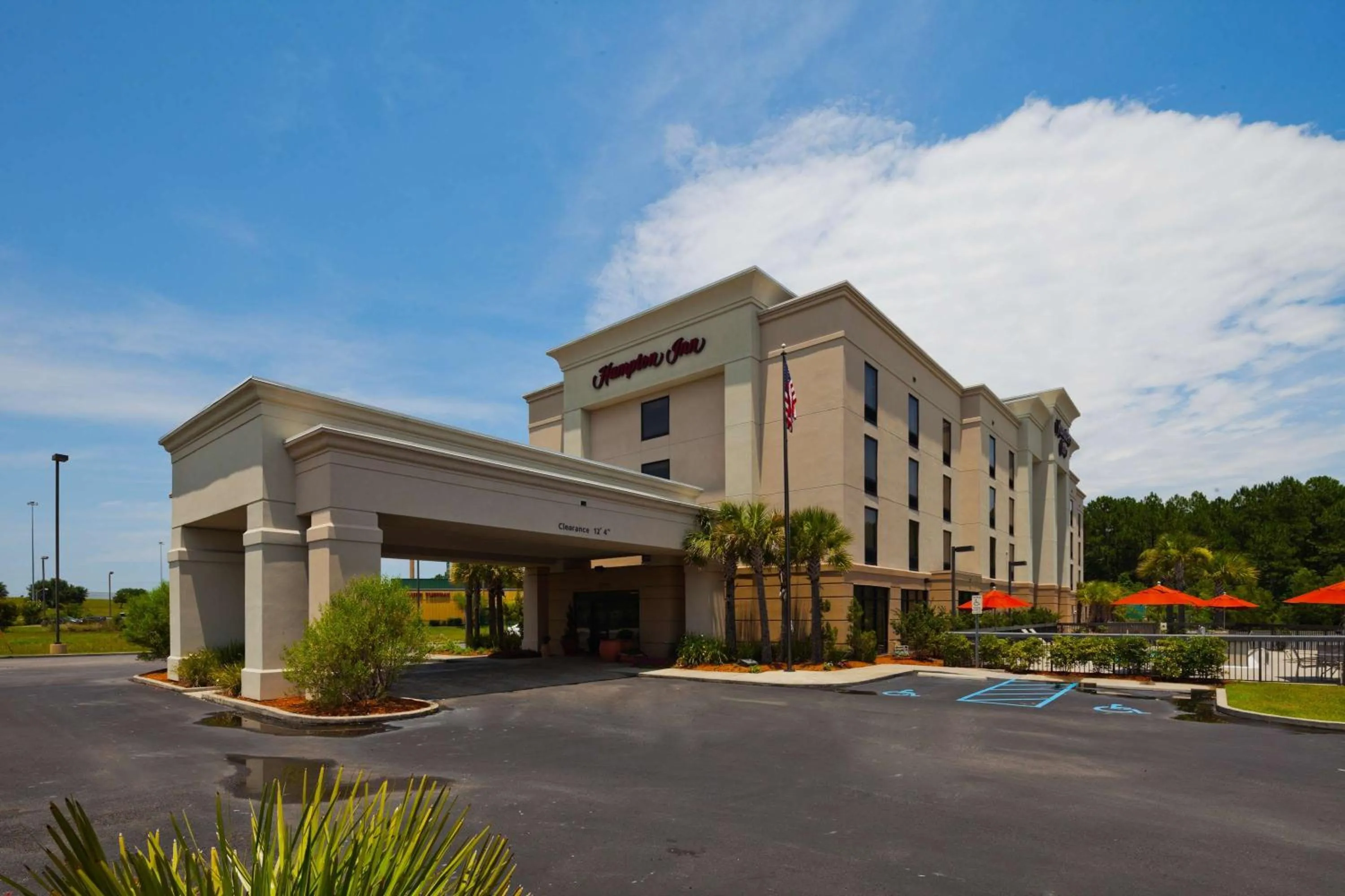 Property building in Hampton Inn Moss Point