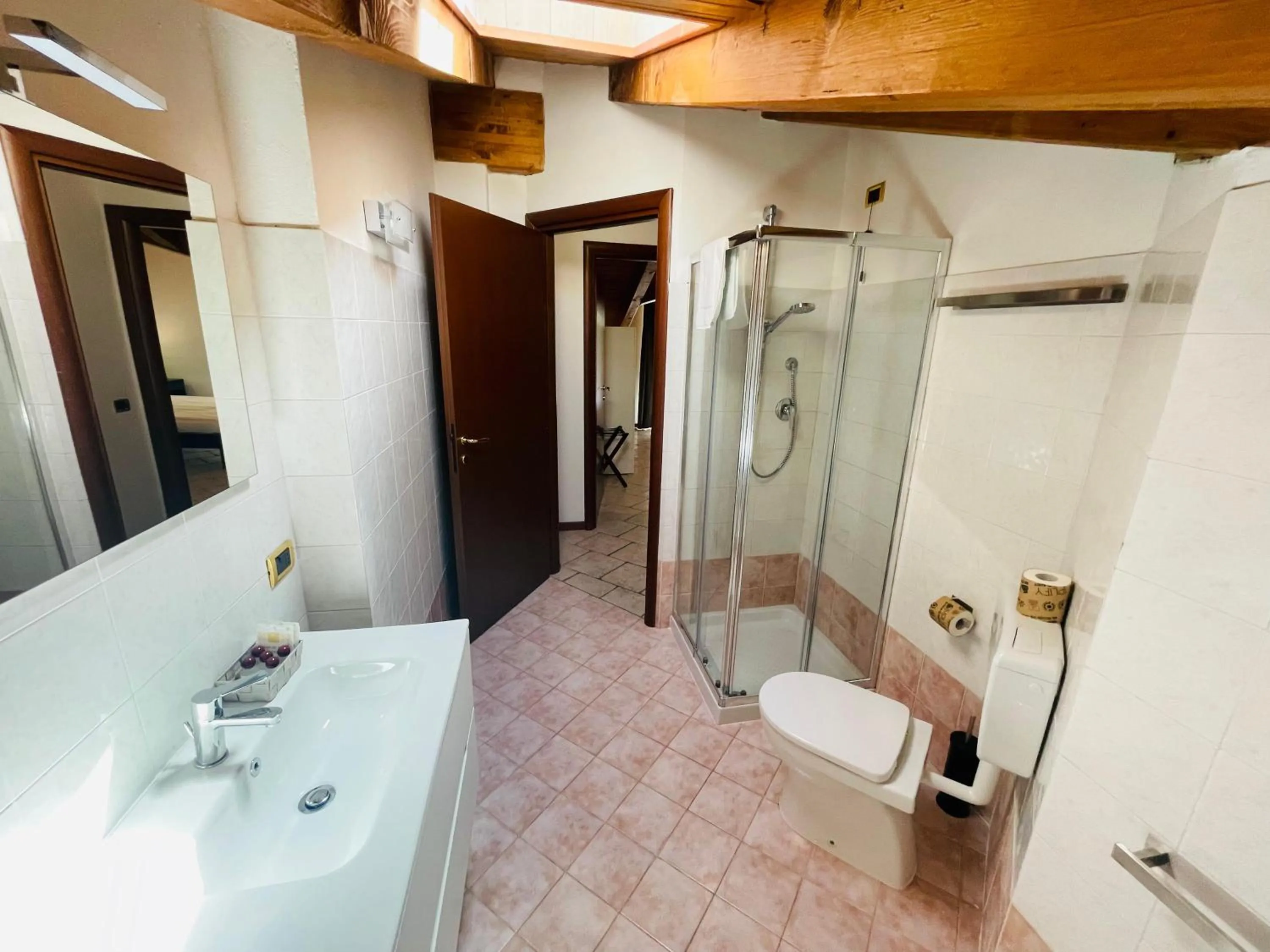 Bathroom in Hotel Grotto Bagat