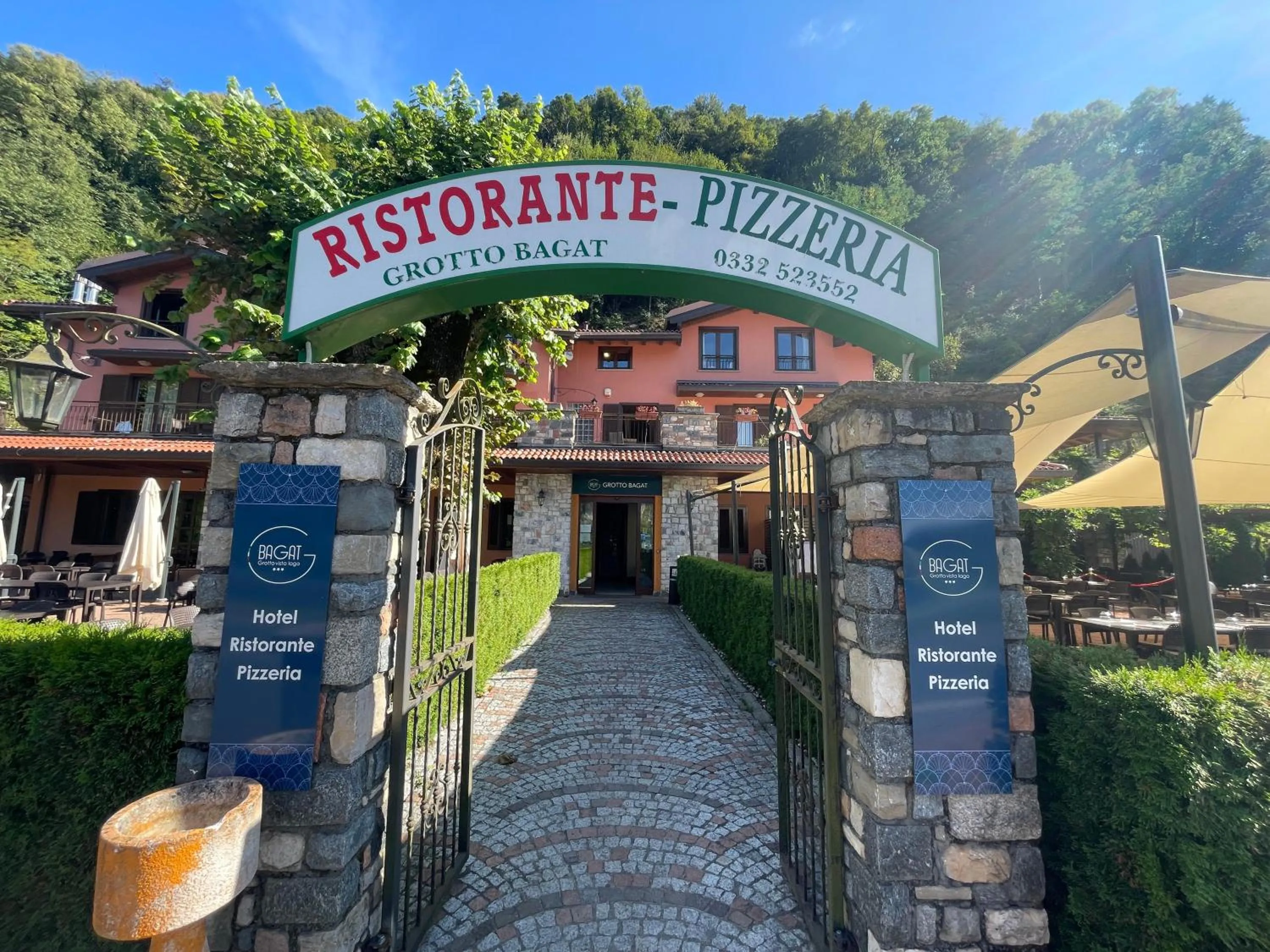 Facade/entrance in Hotel Grotto Bagat