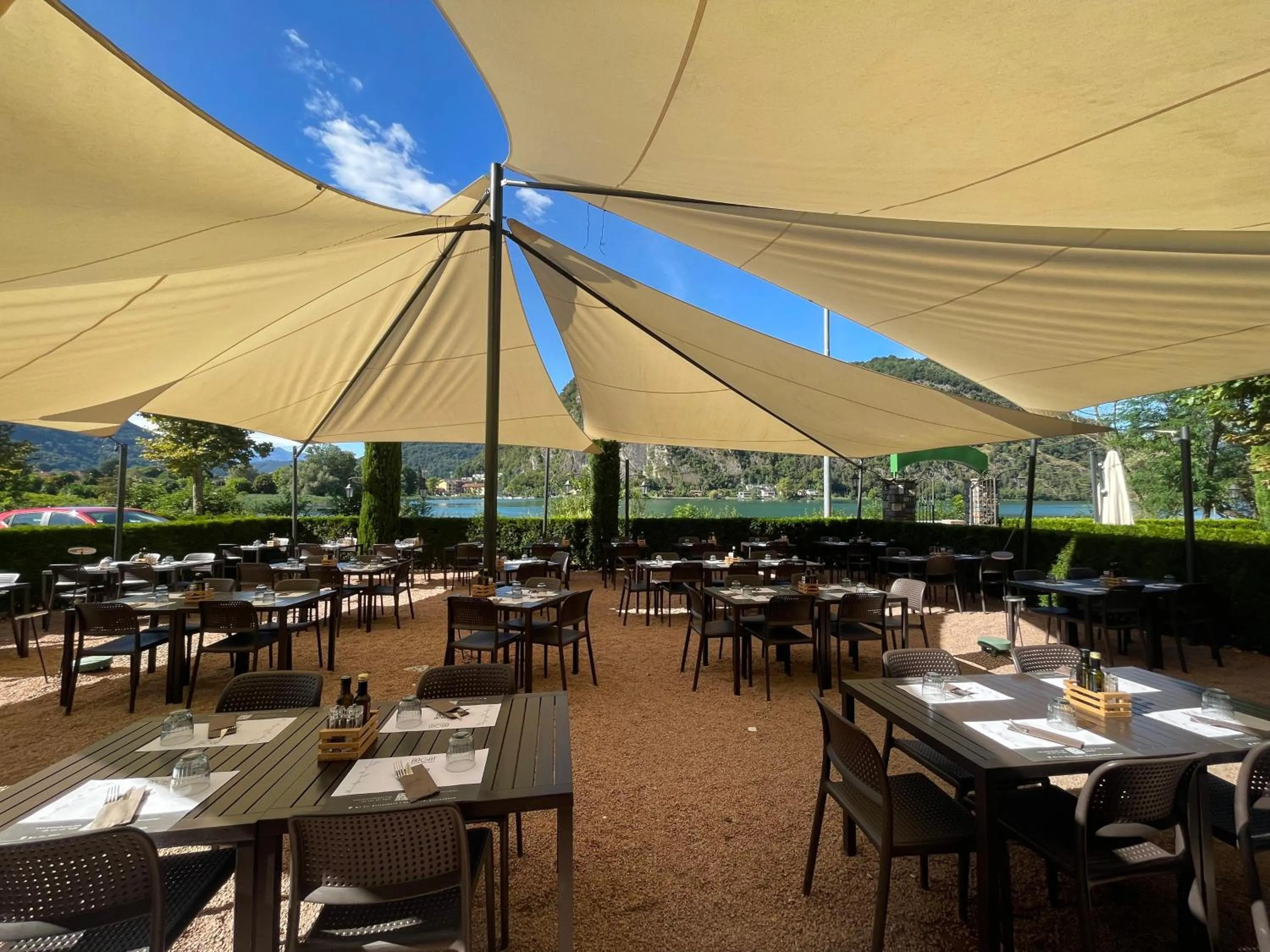 Restaurant/places to eat in Hotel Grotto Bagat