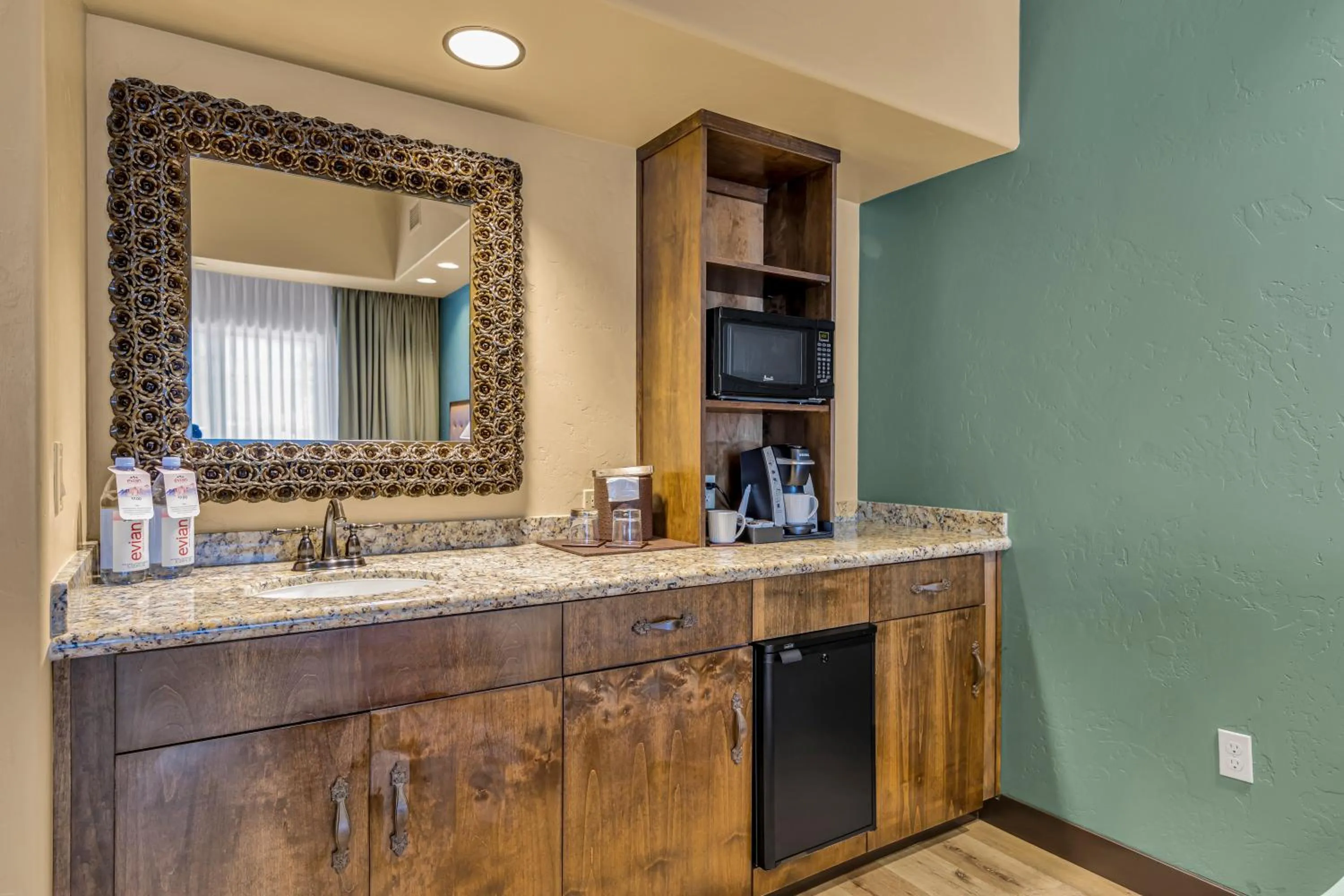 Coffee/tea facilities in The Murieta Inn and Spa