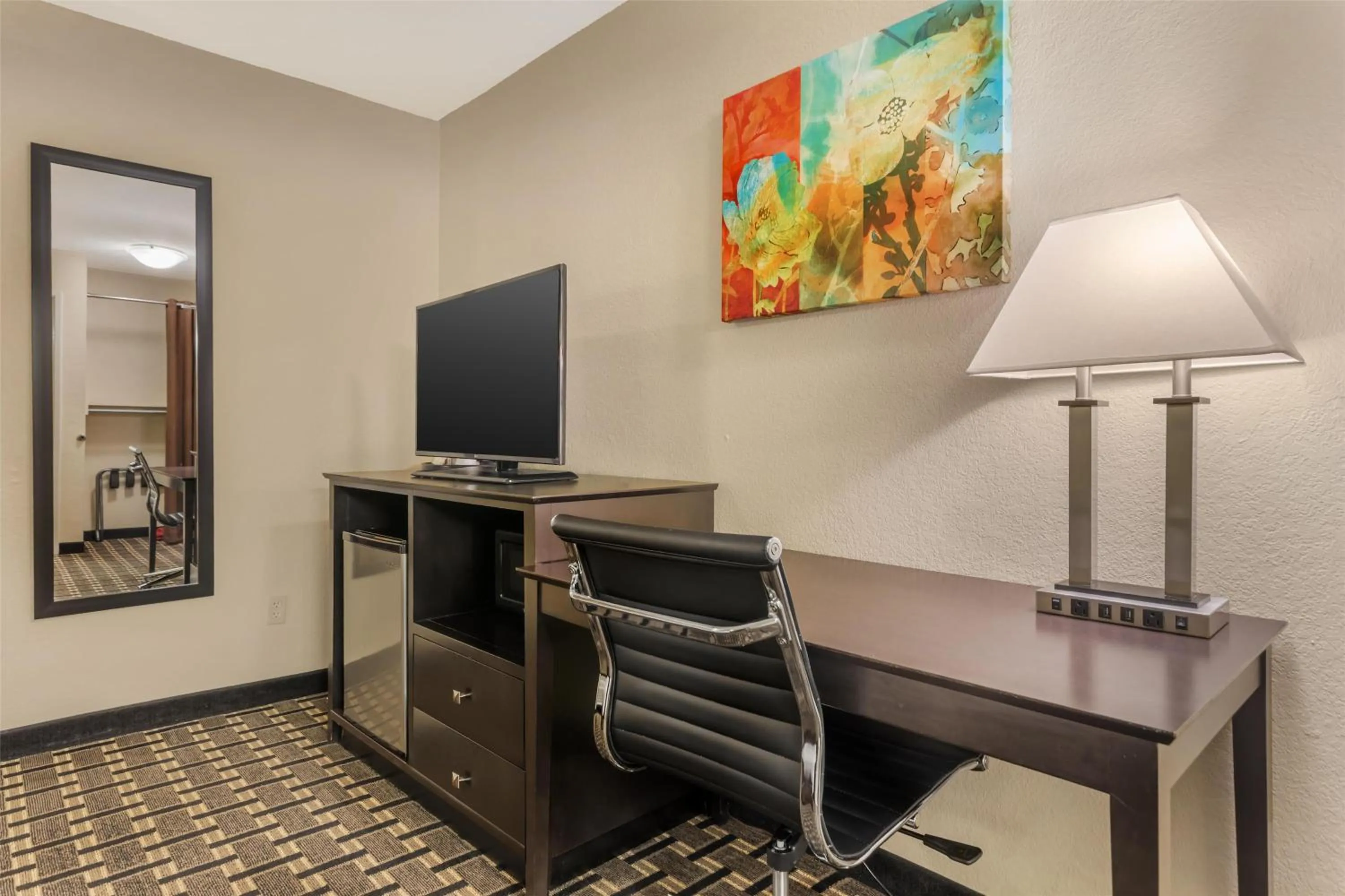 Bedroom in Best Western Plus Pleasanton Inn