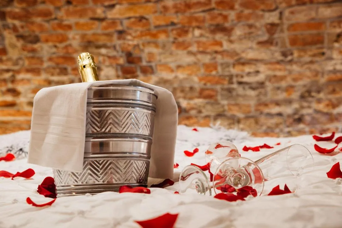 Decorative detail in UKI-Hotel