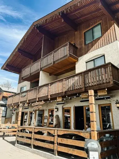 Two-Bedroom Townhouse Downtown - Across from the Obertal Inn in Obertal Inn Two-Bedroom Townhouse Downtown - Across from the Obertal Inn in Obertal Inn