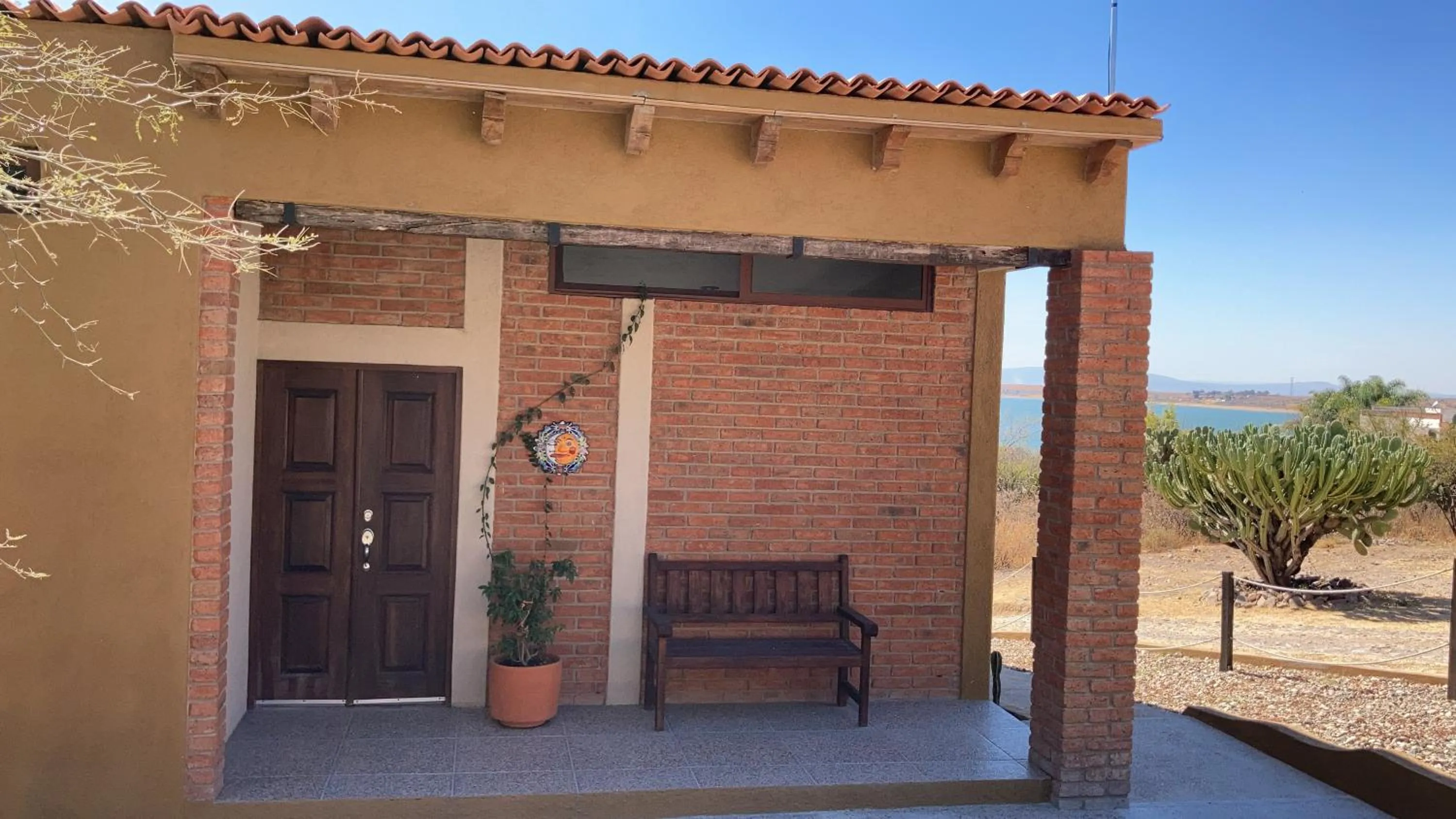 Facade/entrance in Gran Despertar El Faro