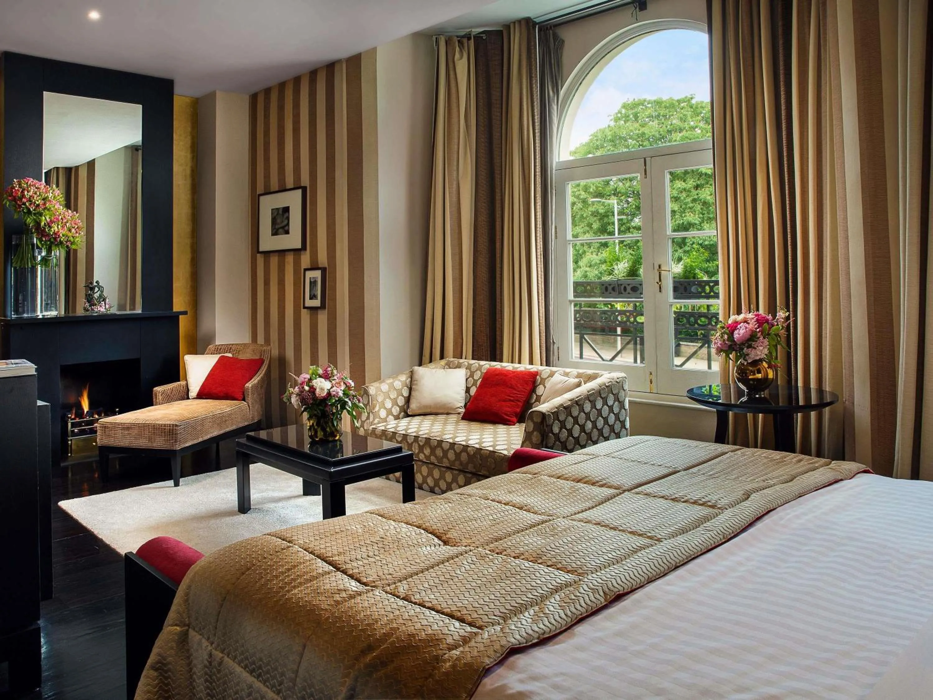 Bedroom in 60 Hyde Park Gate Hotel