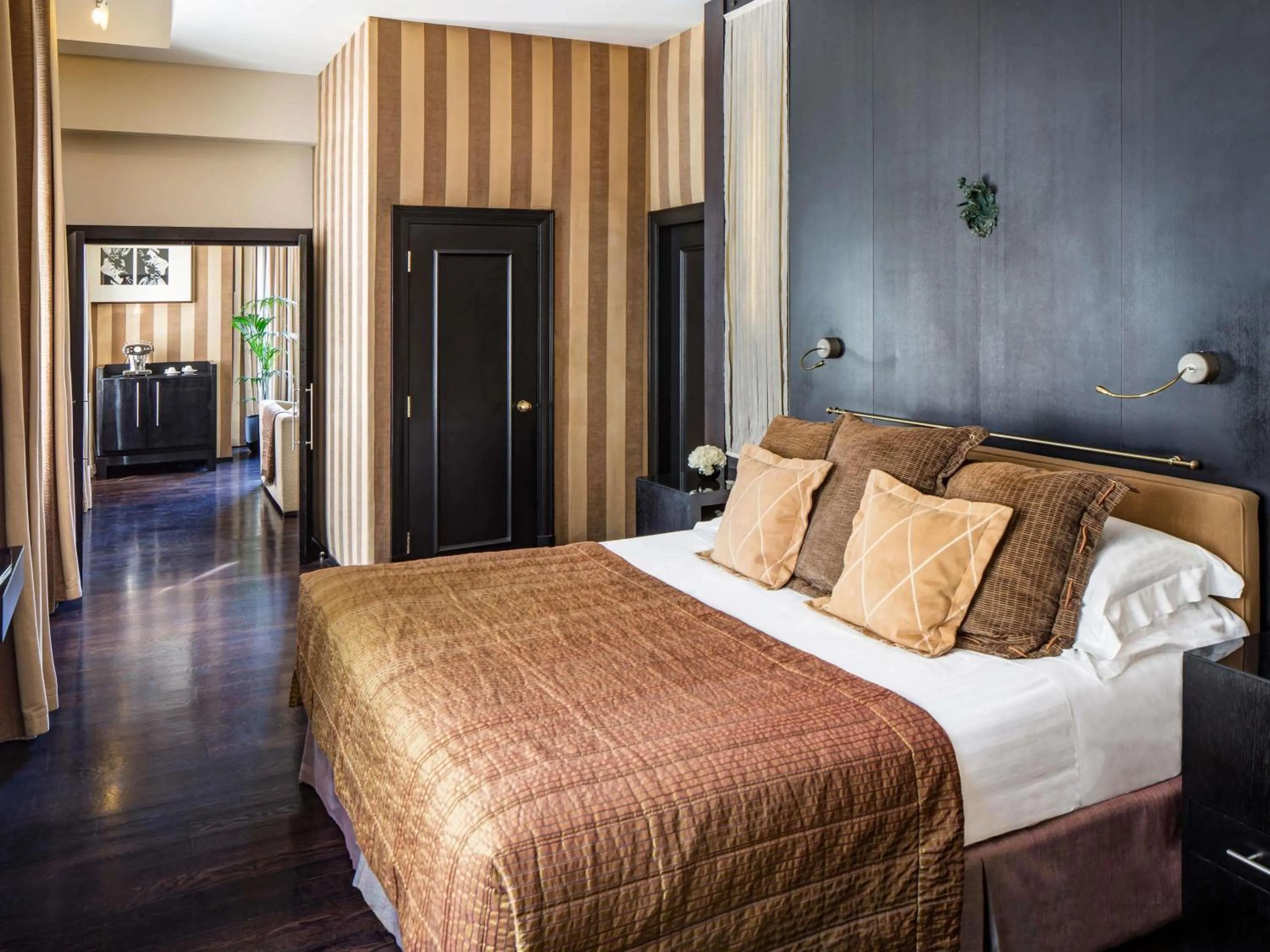 Bedroom in 60 Hyde Park Gate Hotel