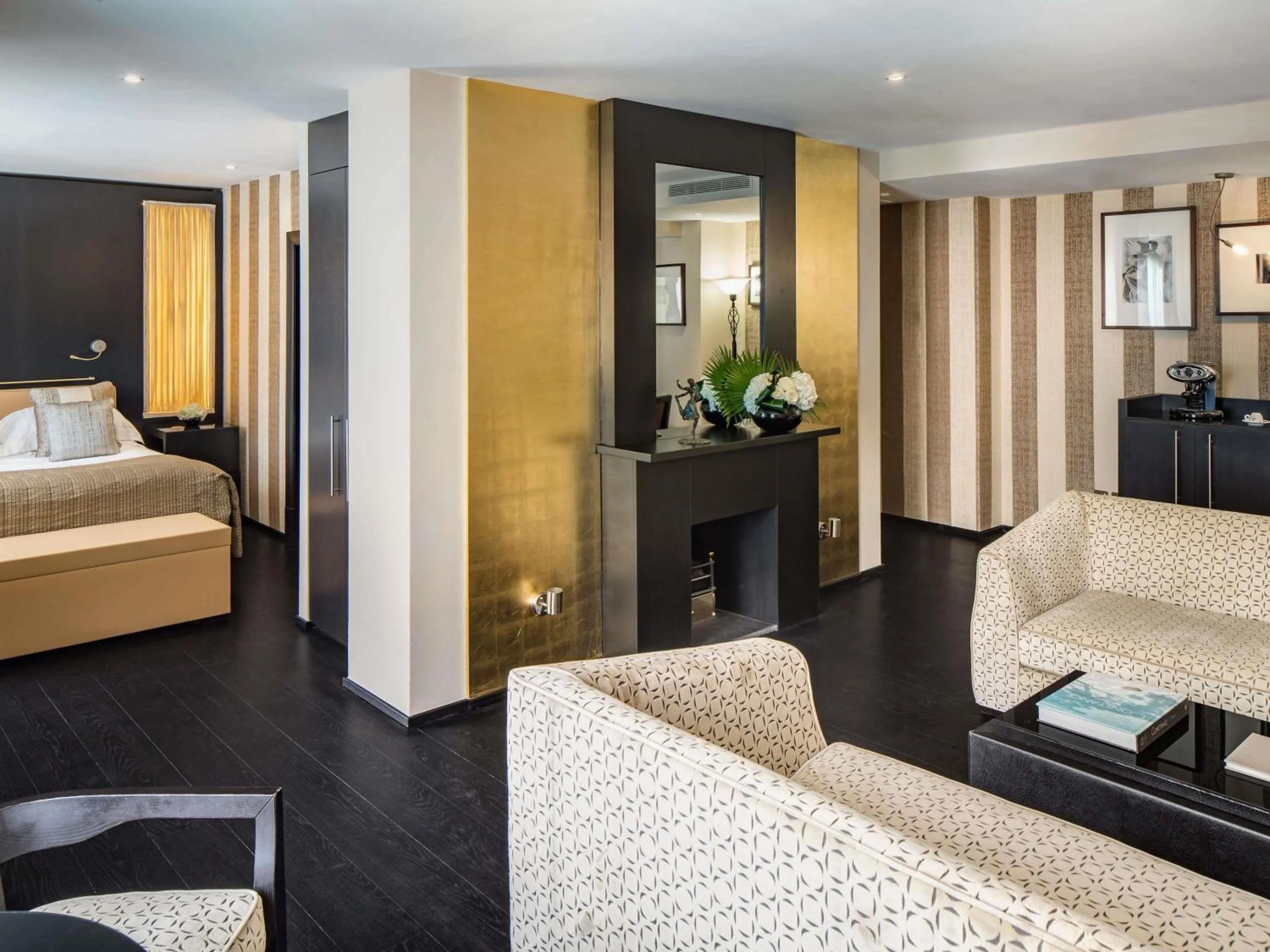 Bedroom in 60 Hyde Park Gate Hotel