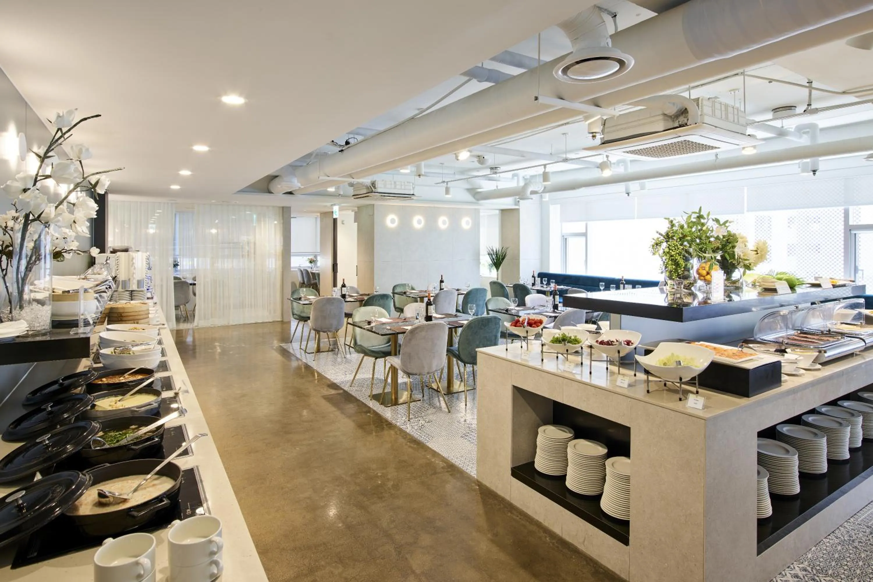 Restaurant/places to eat in Hotel NewV