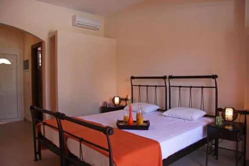 Photo of the whole room, Bed in Corfu Pearl