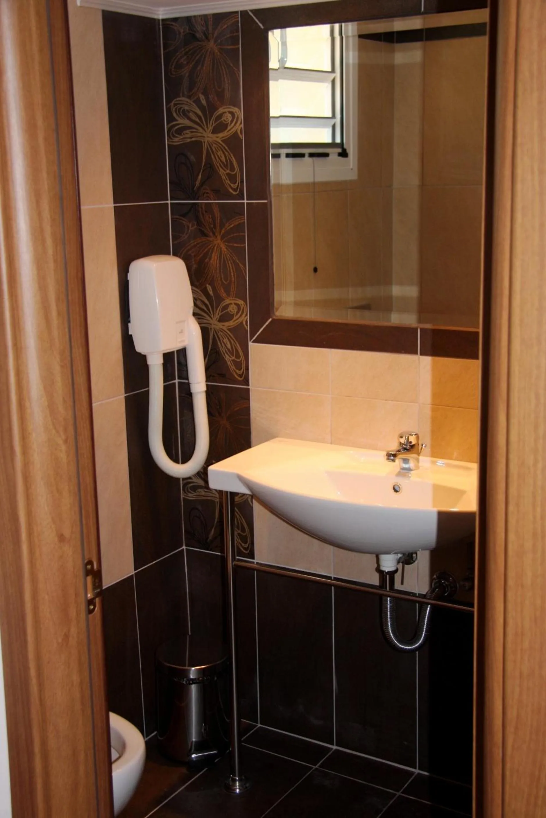 Toilet in Corfu Pearl