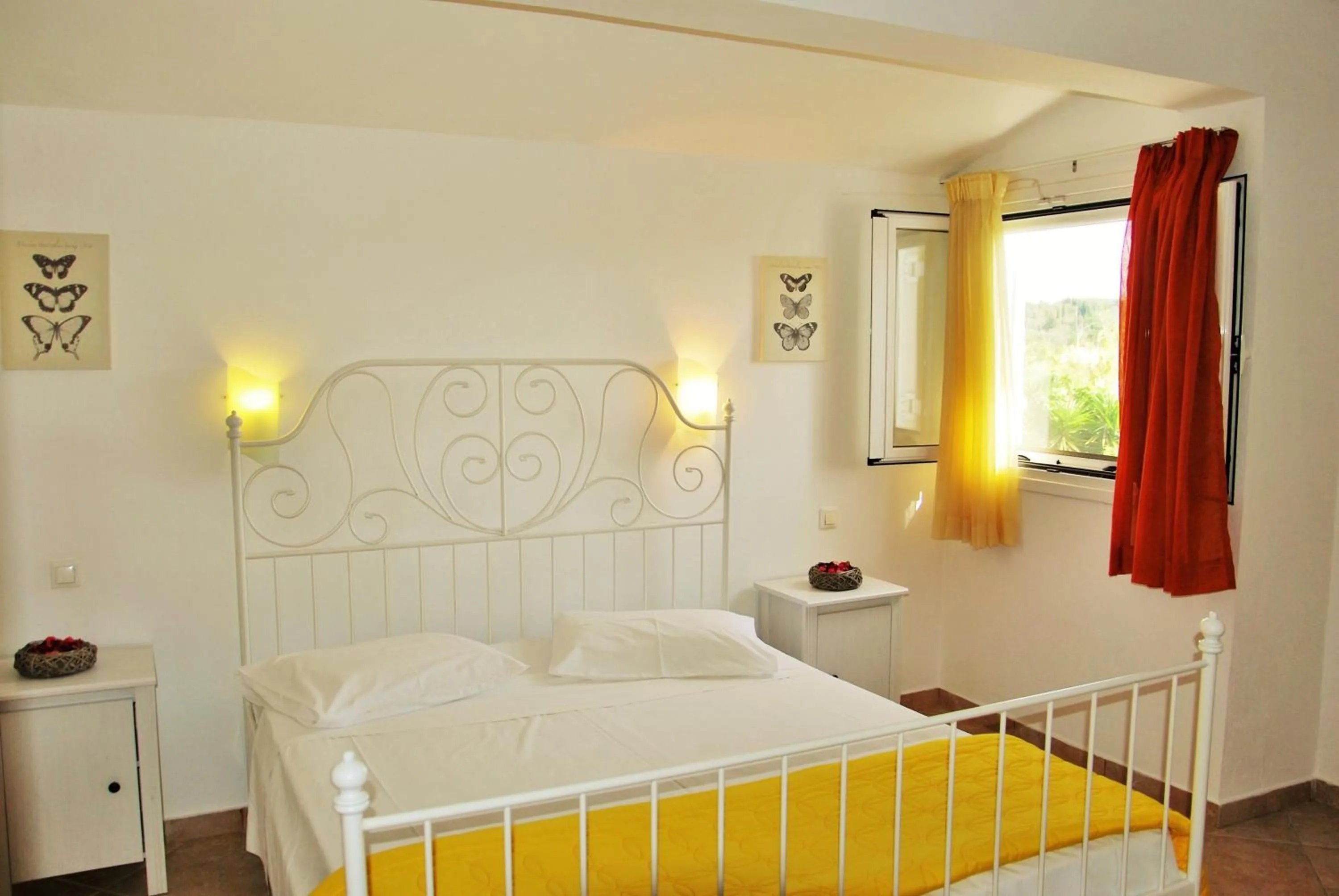 Day, Bed in Corfu Pearl