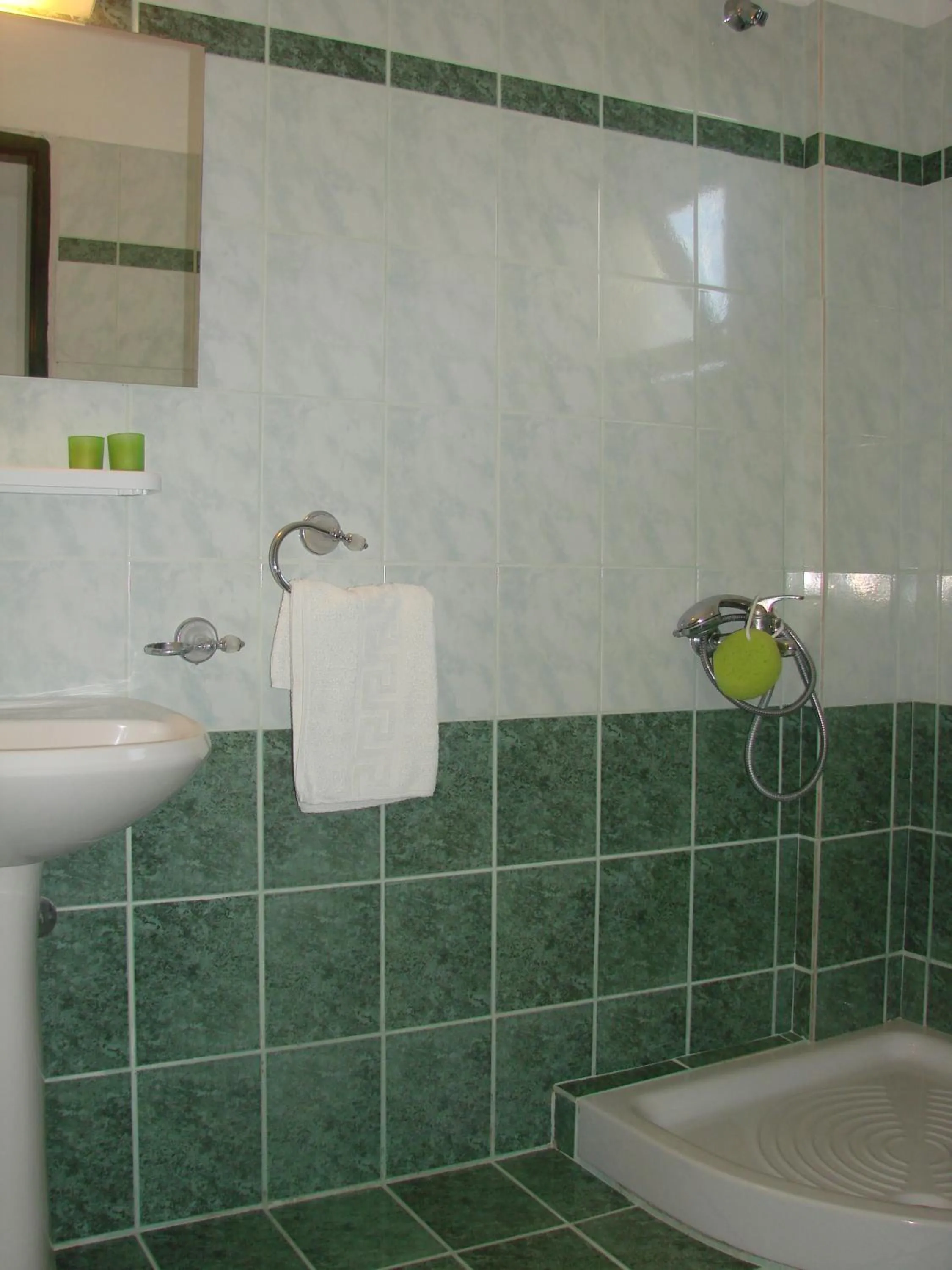 Shower in Corfu Pearl