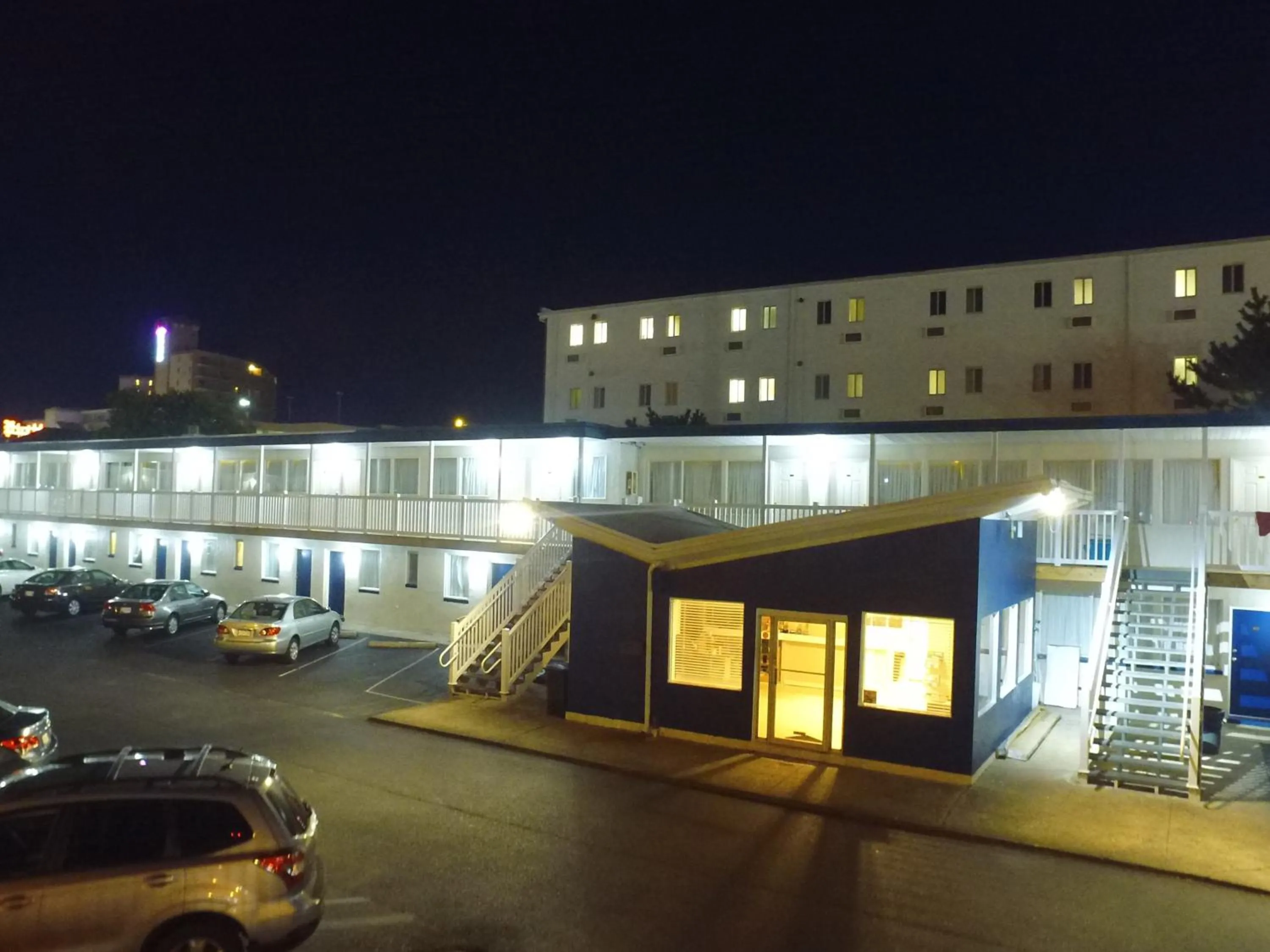 Property building in Cabana Motel