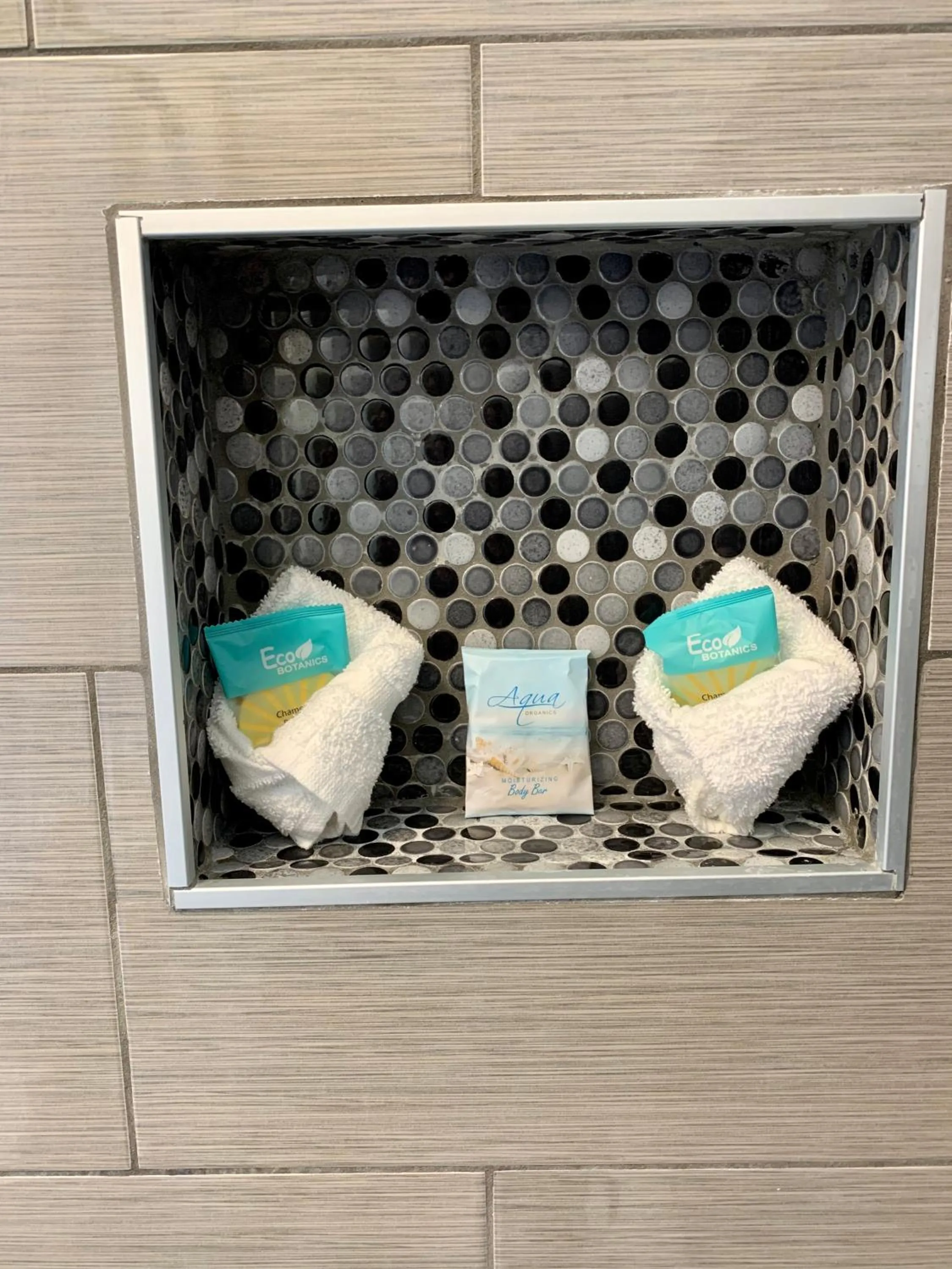 Bathroom in Cabana Motel