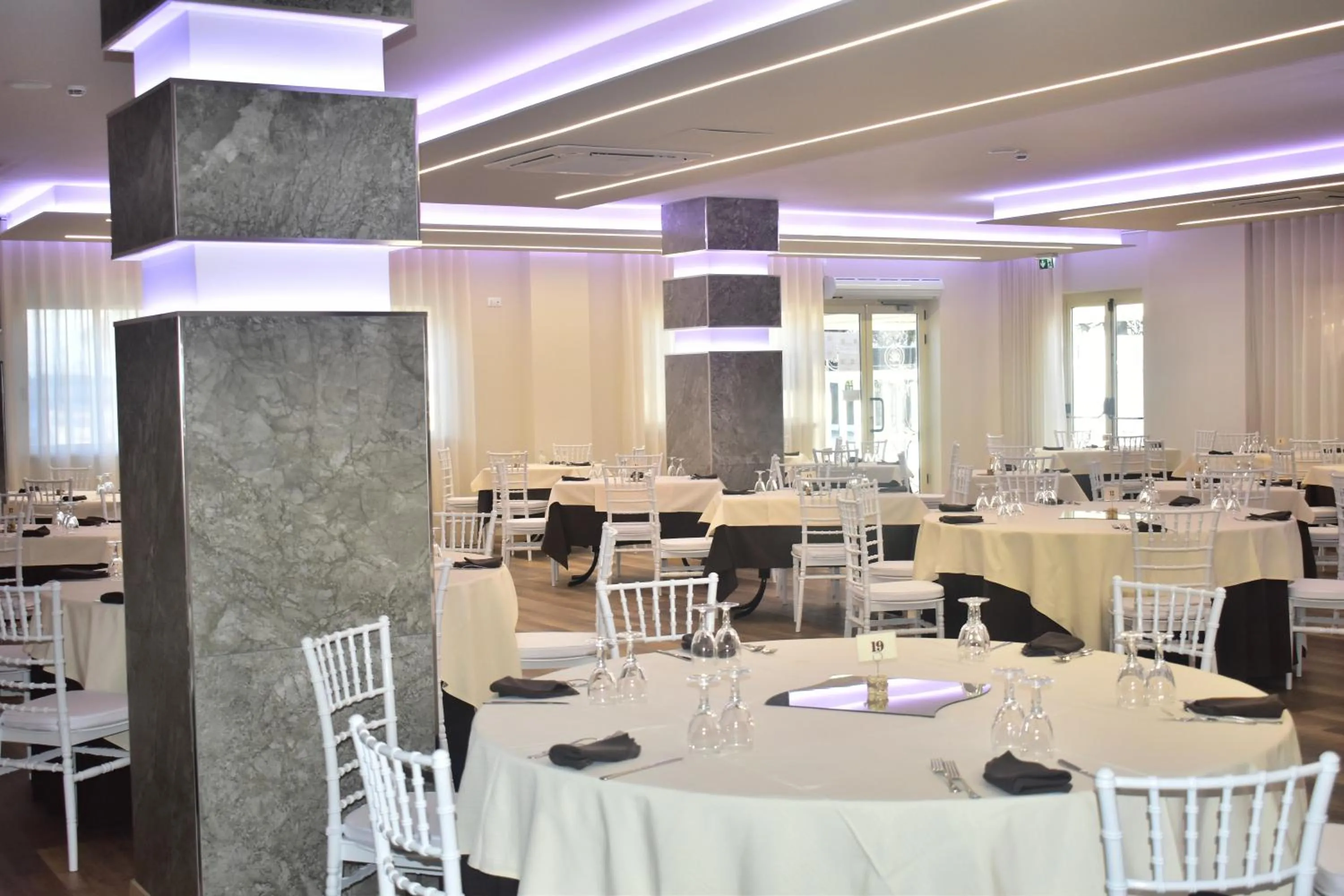 Restaurant/places to eat in Hotel Garden