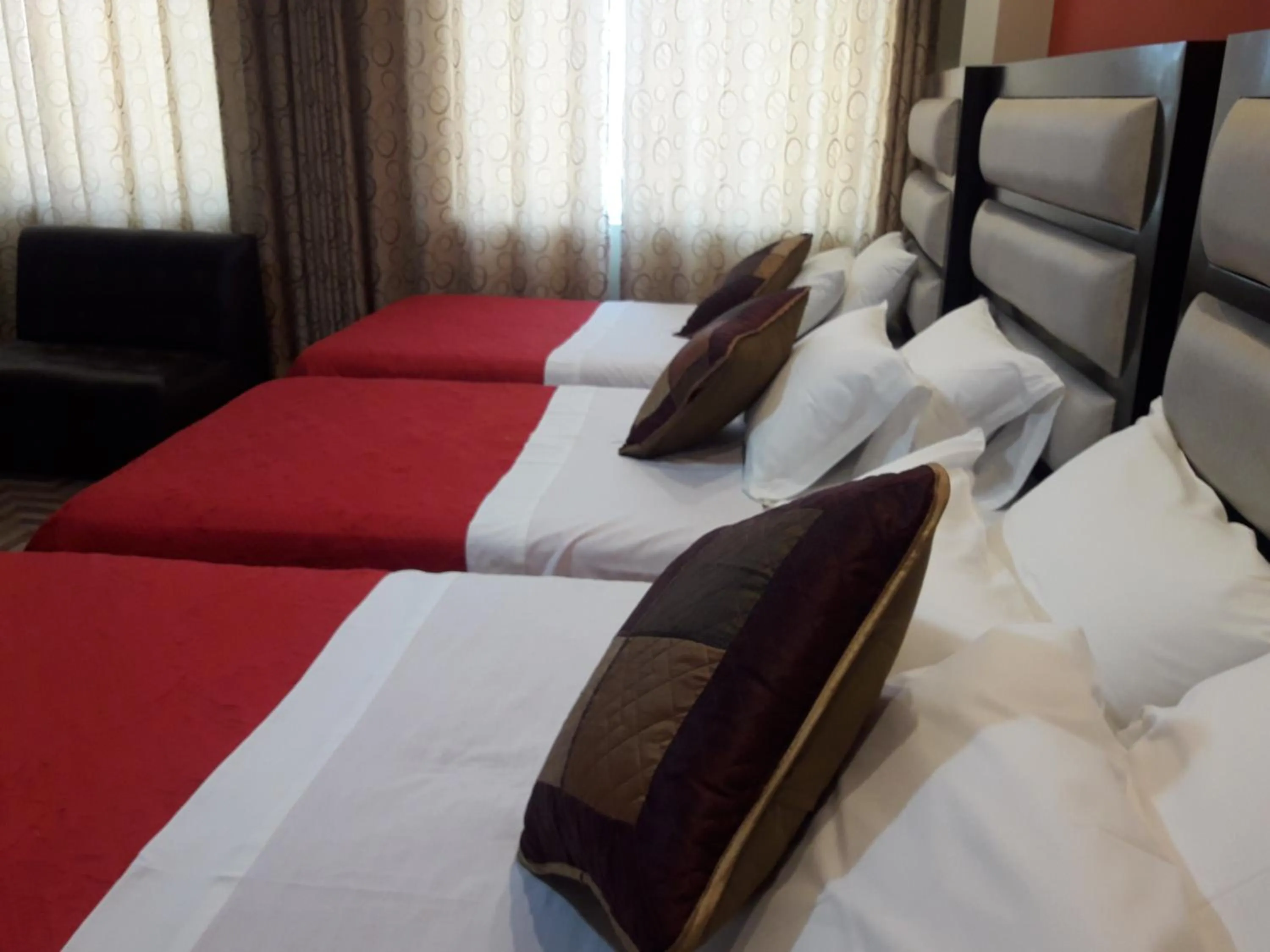 Bed in Gavina Inn Hotel