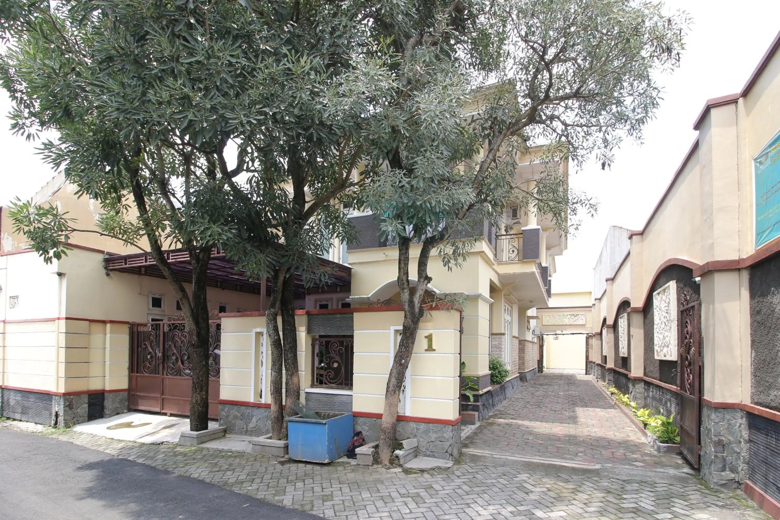 Property building in RedDoorz Plus near STIE YKPN