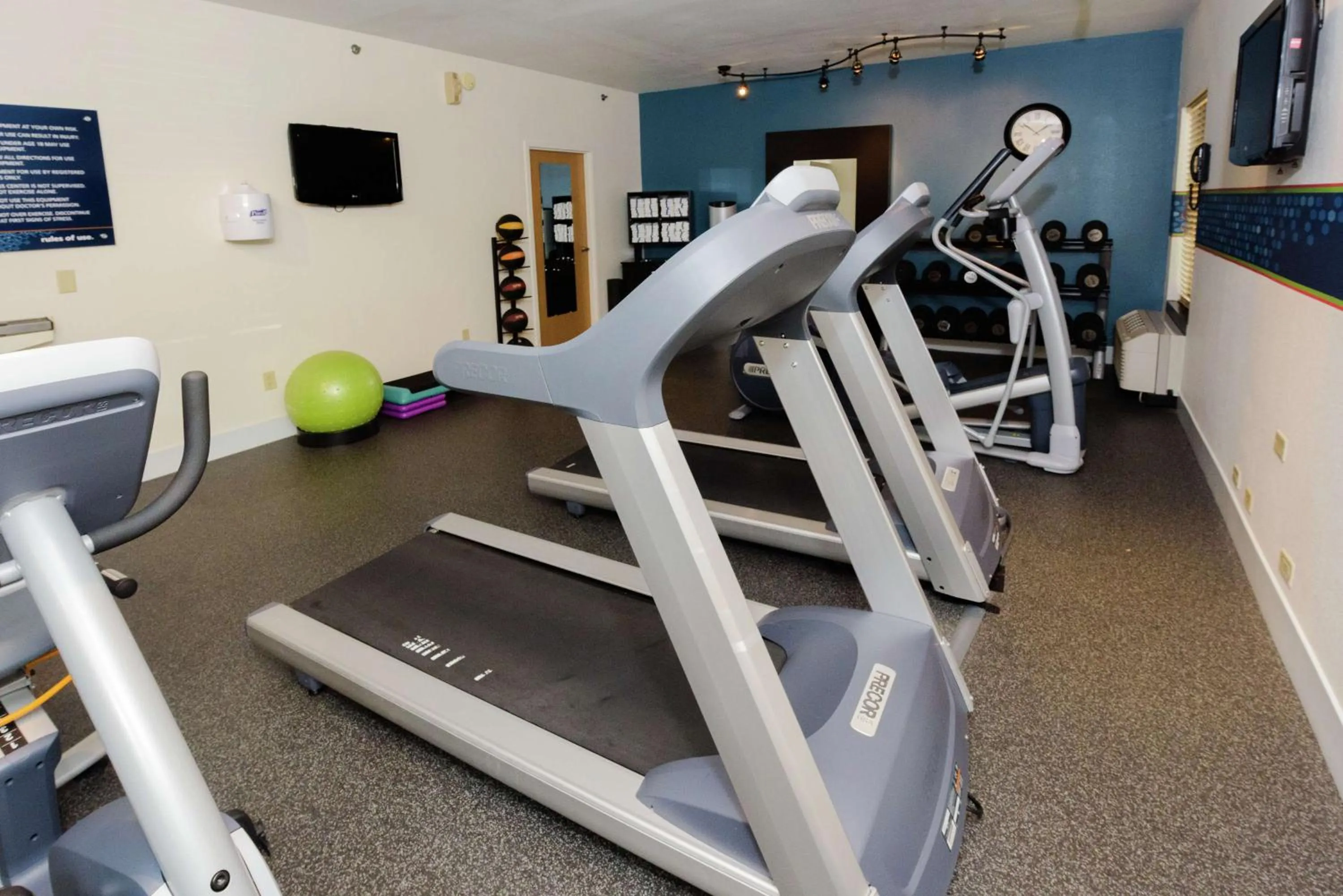 Fitness centre/facilities in Hampton Inn Eau Claire