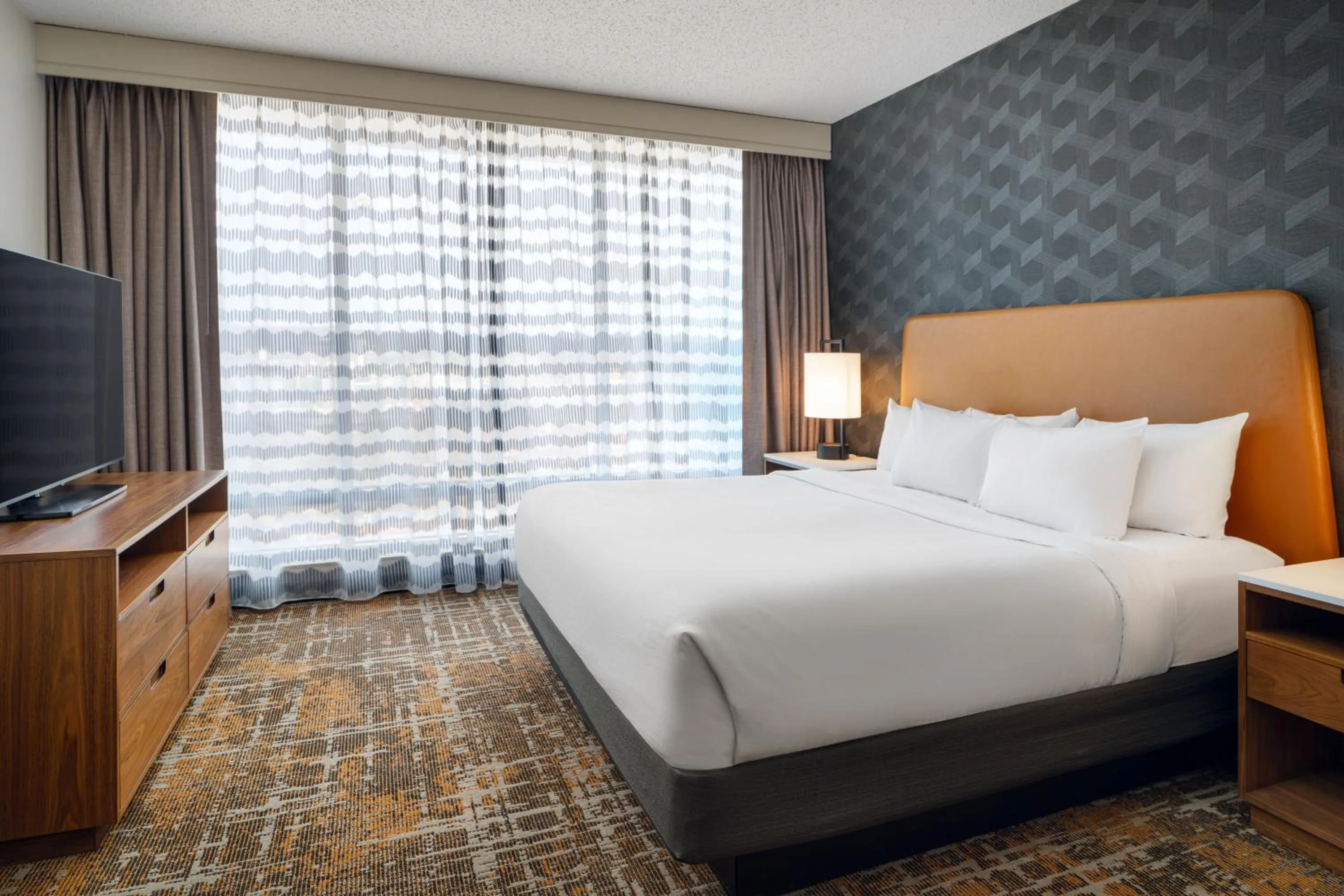 Bed in Embassy Suites Huntsville