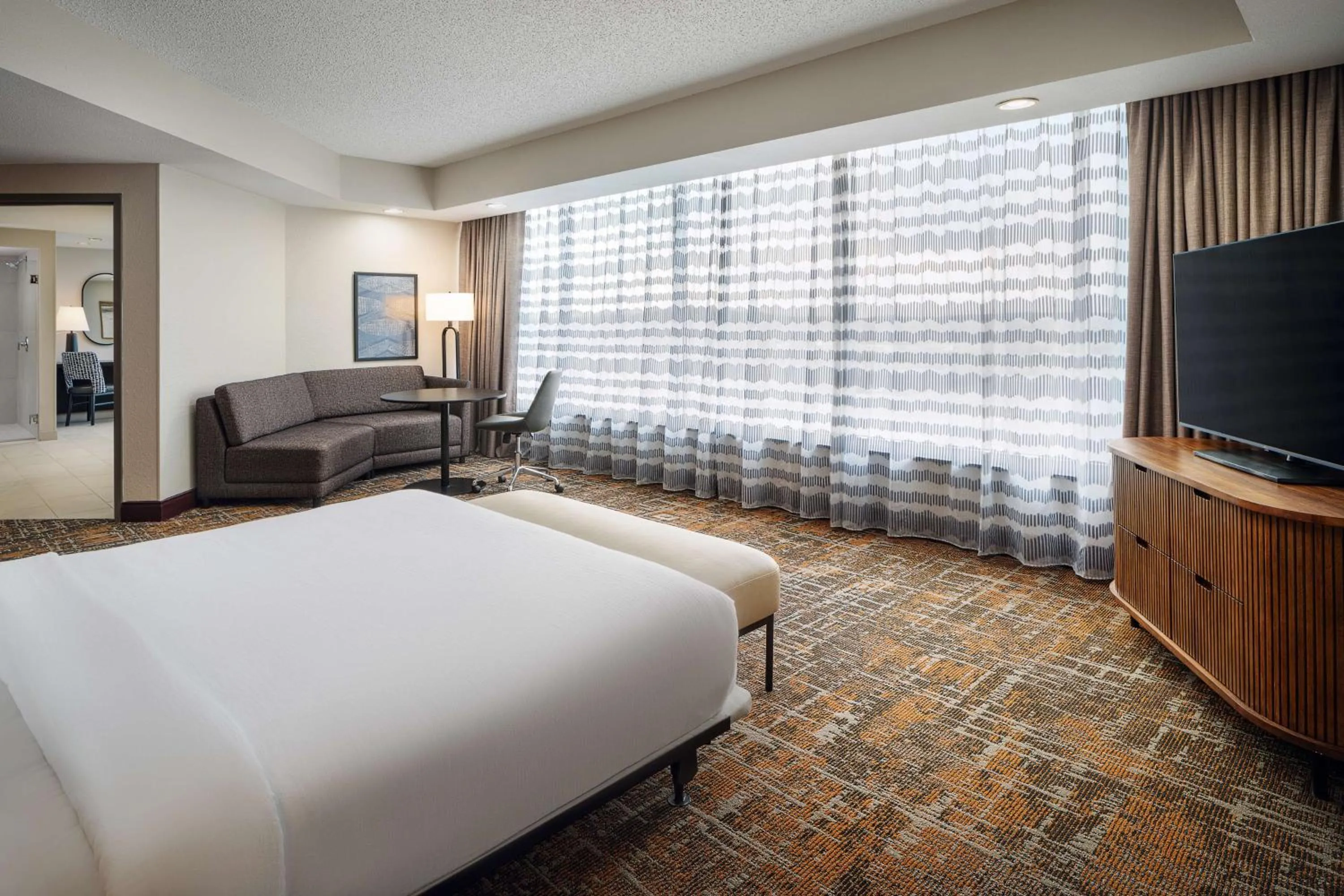 Bed in Embassy Suites Huntsville