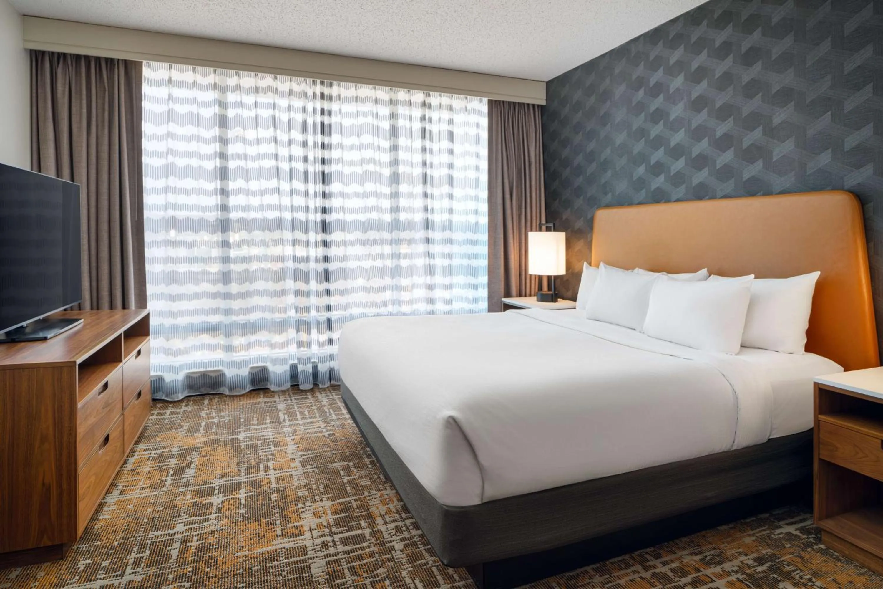 Bed in Embassy Suites Huntsville