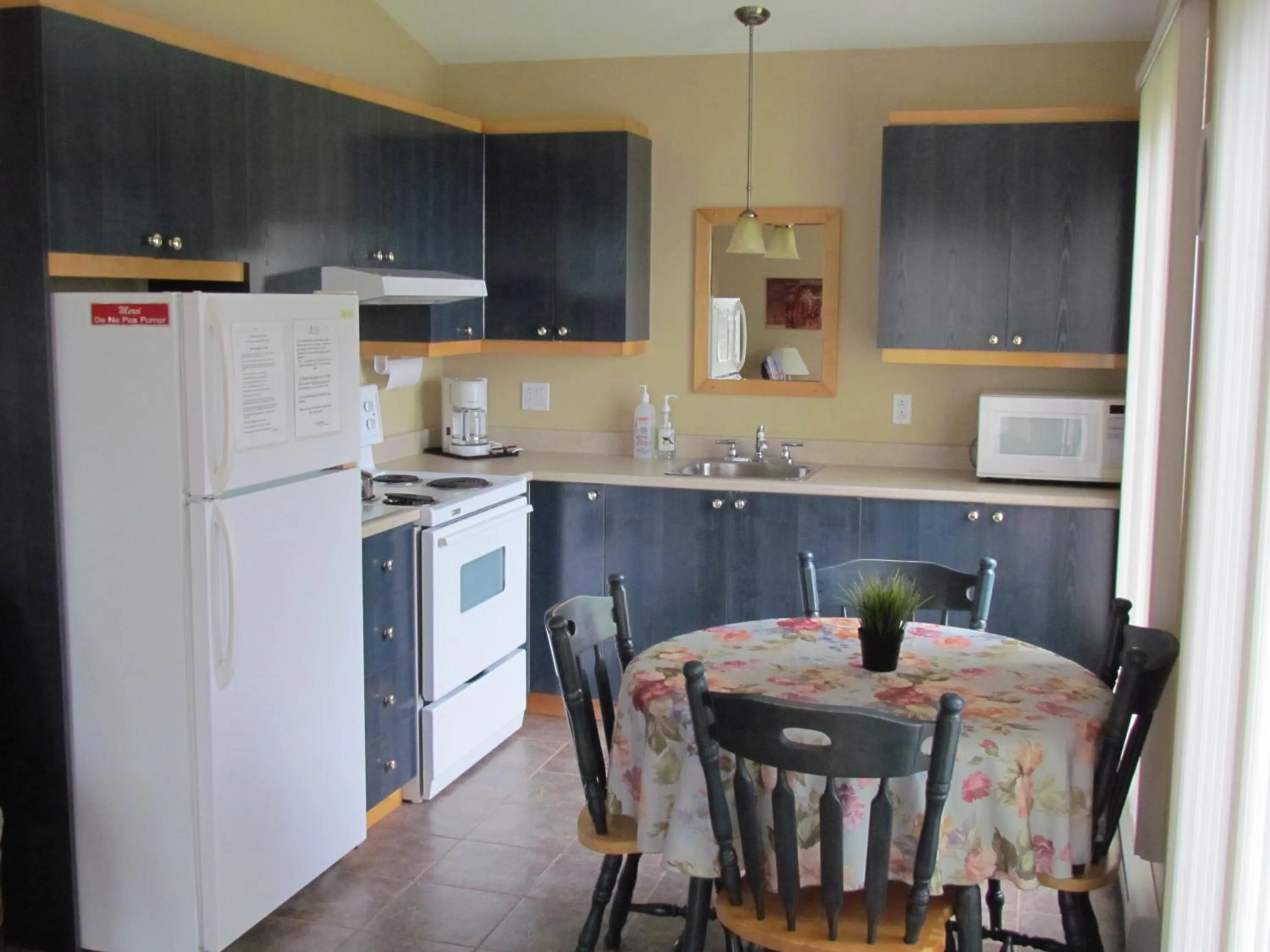 Dining area in Les Chalets au Bord de la Mer