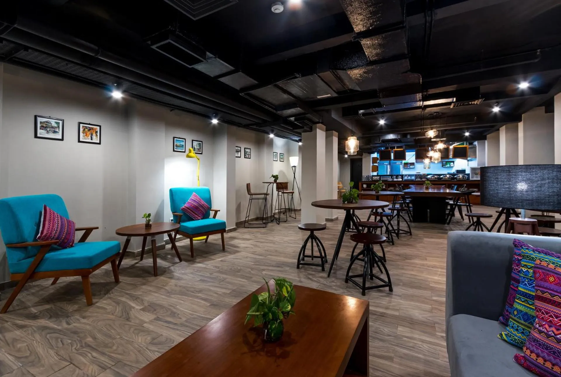 Restaurant/places to eat in S Loft Manado