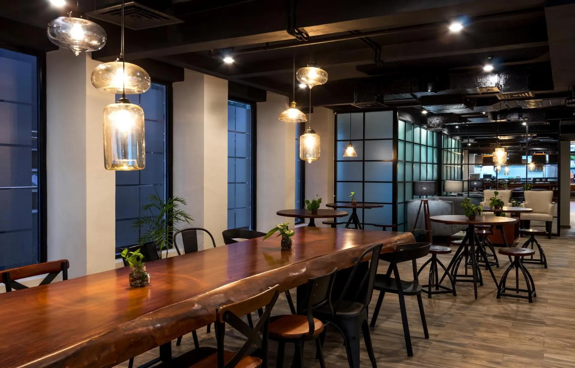 Restaurant/places to eat in S Loft Manado