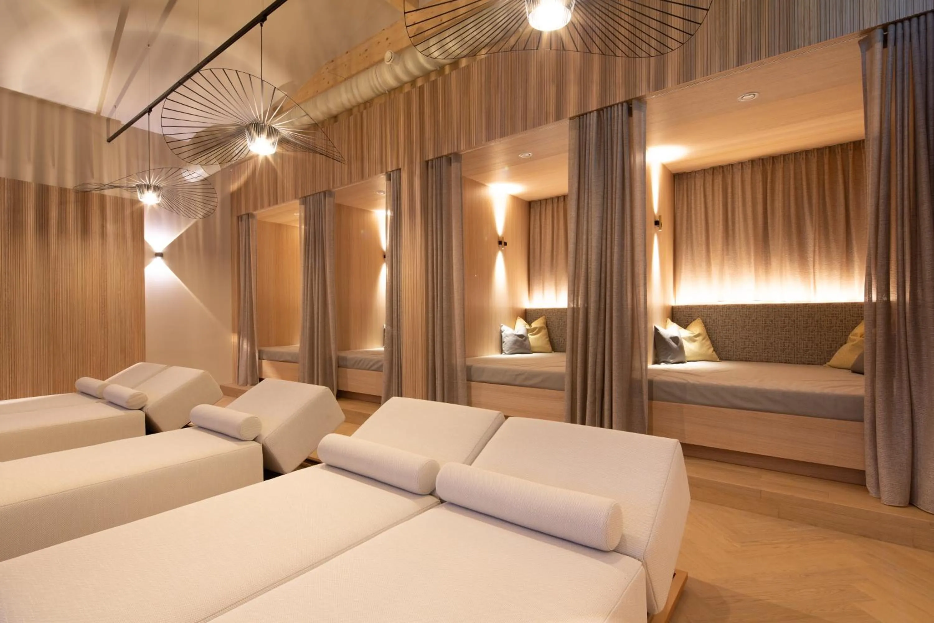 Swimming pool, Bed in Aktivhotel Pehab - Dachstein Rooftop-Spa