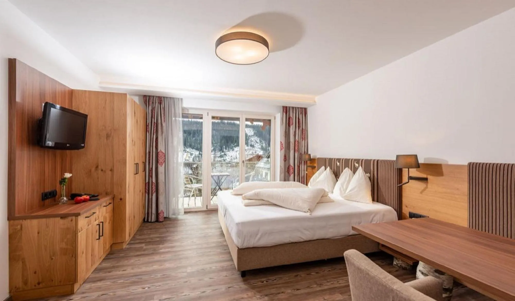 Balcony/Terrace, Bed in Aktivhotel Pehab - Dachstein Rooftop-Spa