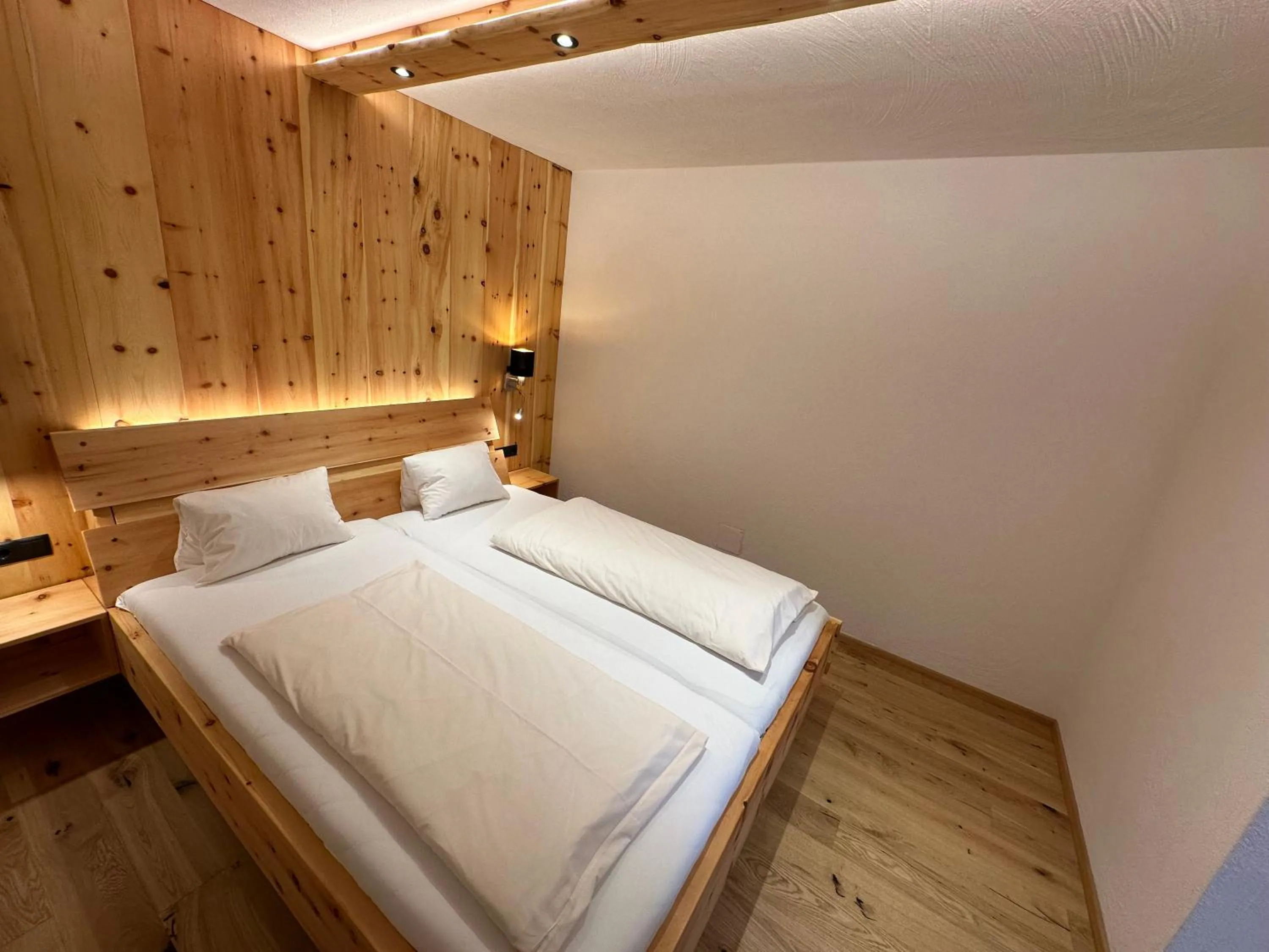 Photo of the whole room, Bed in Aktivhotel Pehab - Dachstein Rooftop-Spa