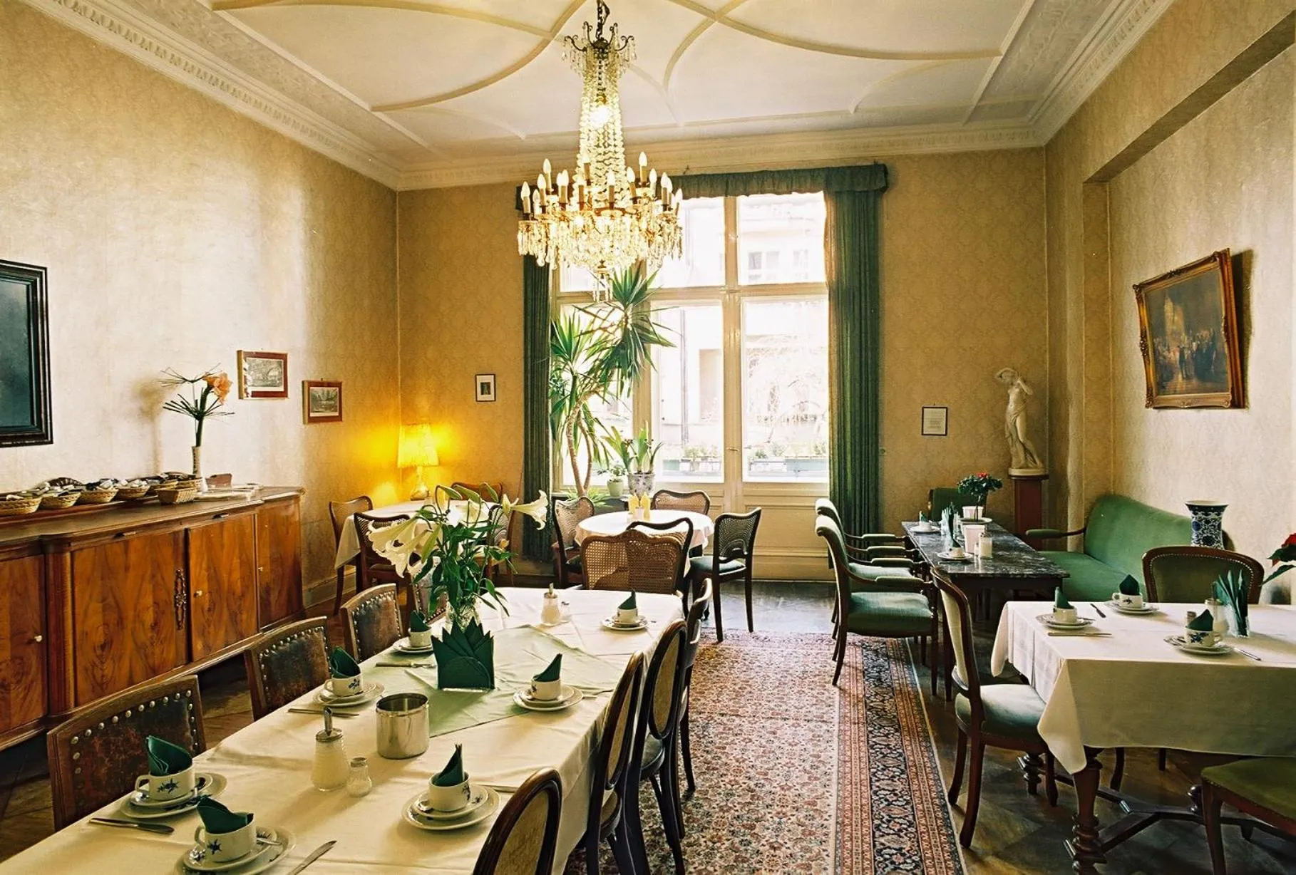 Food and drinks in Hotel-Pension Funk am Kurfürstendamm