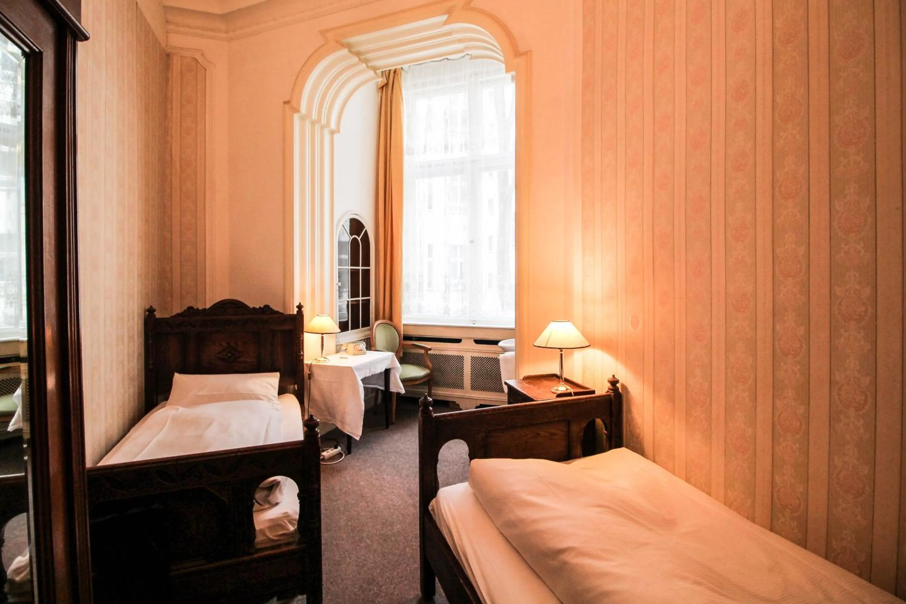 Decorative detail, Bed in Hotel-Pension Funk am Kurfürstendamm