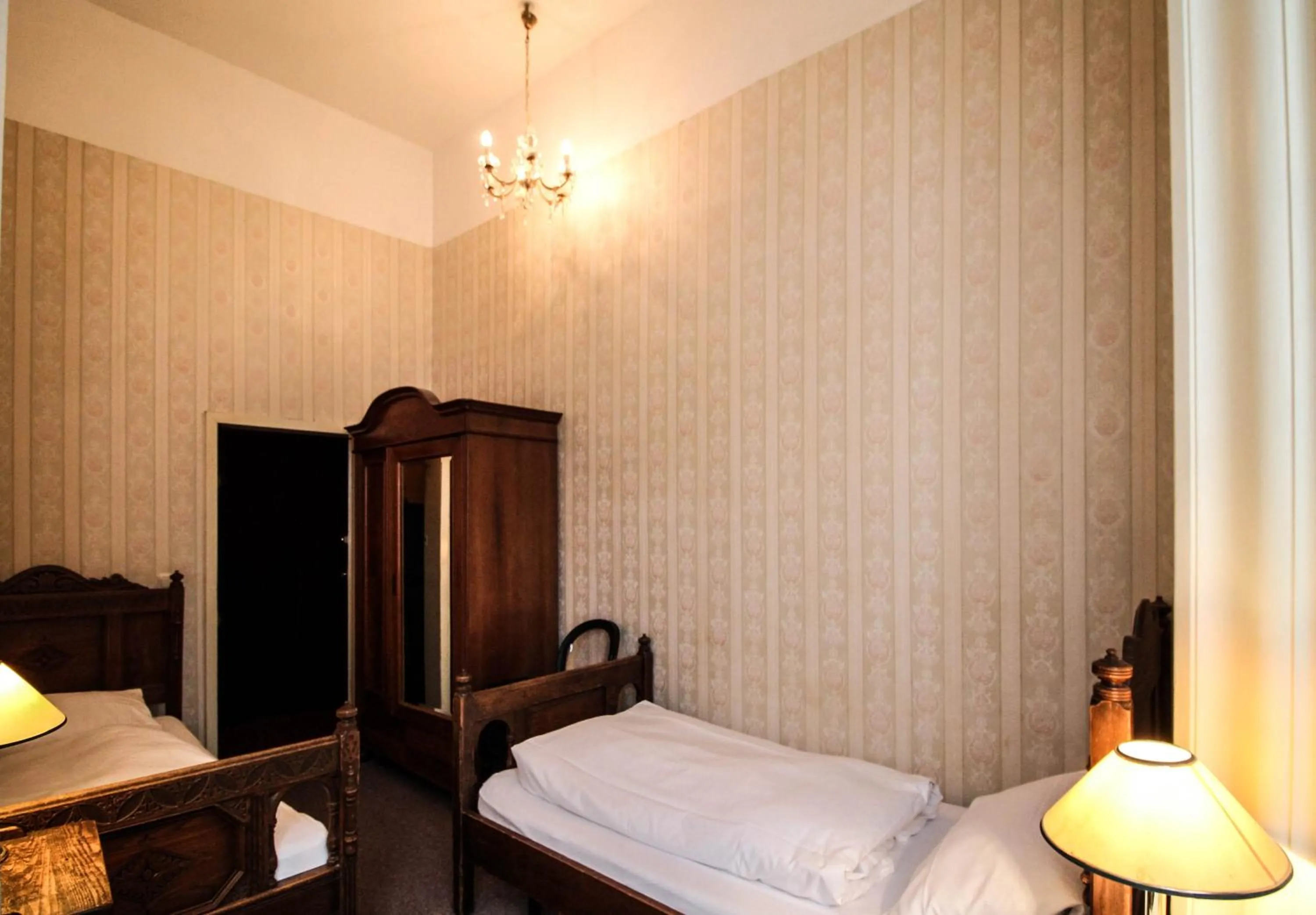 Decorative detail, Bed in Hotel-Pension Funk am Kurfürstendamm