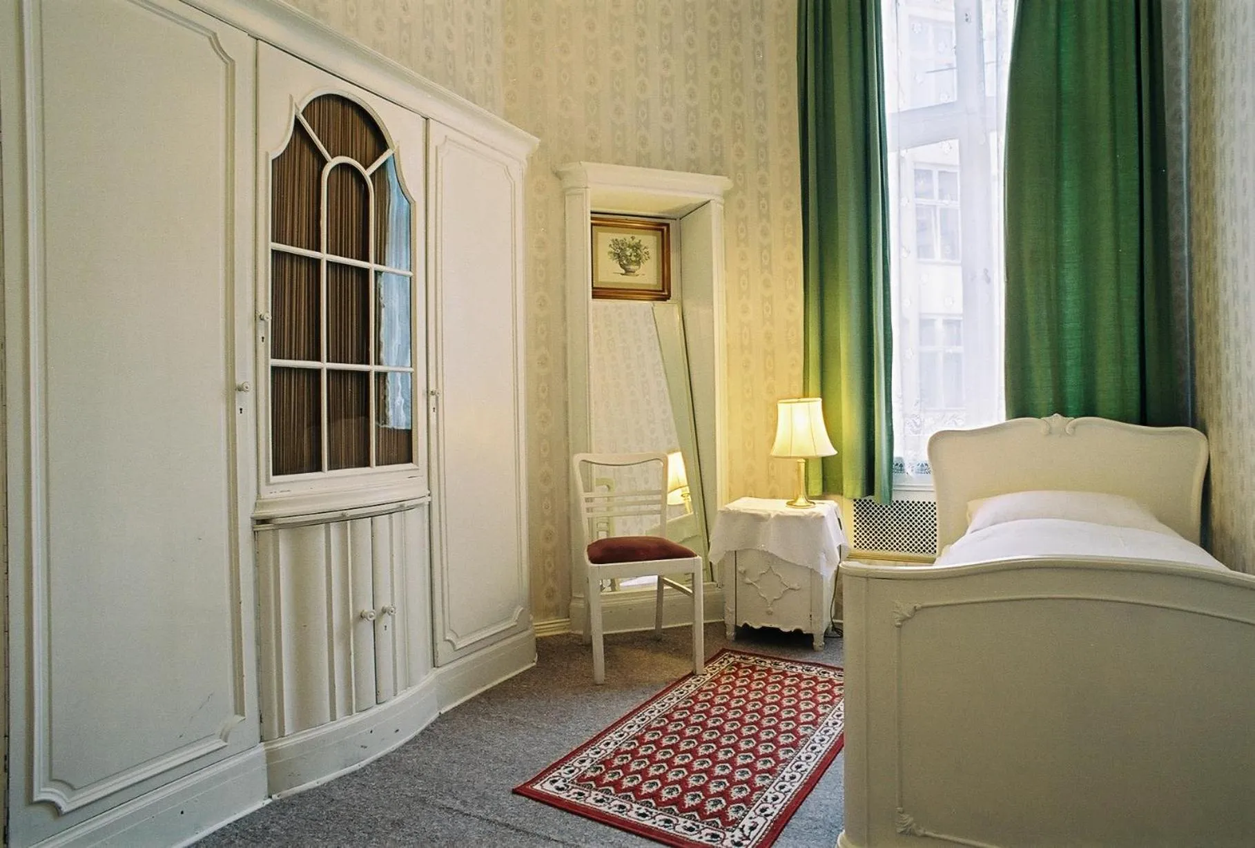 Photo of the whole room, Bed in Hotel-Pension Funk am Kurfürstendamm