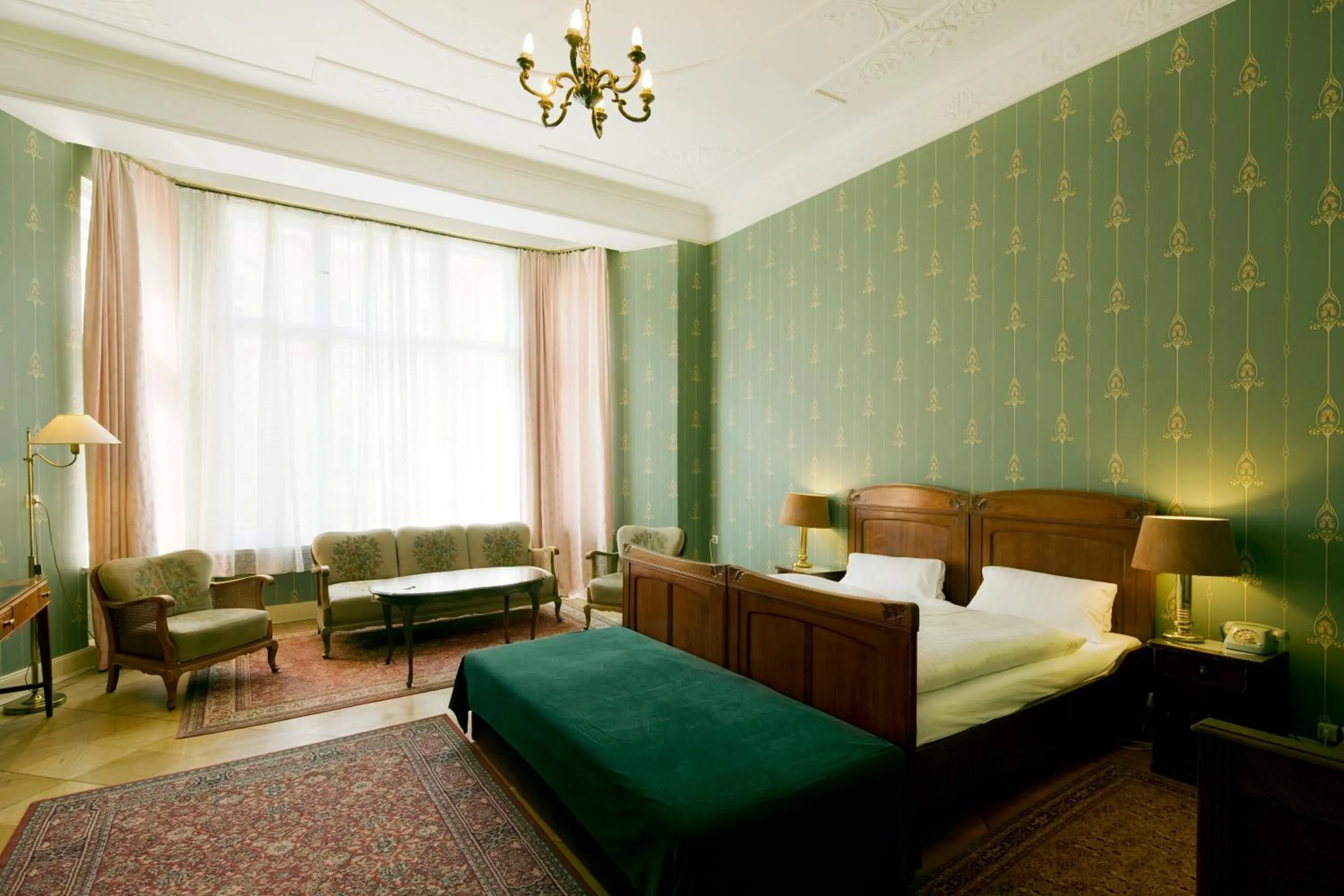 Photo of the whole room, Bed in Hotel-Pension Funk am Kurfürstendamm