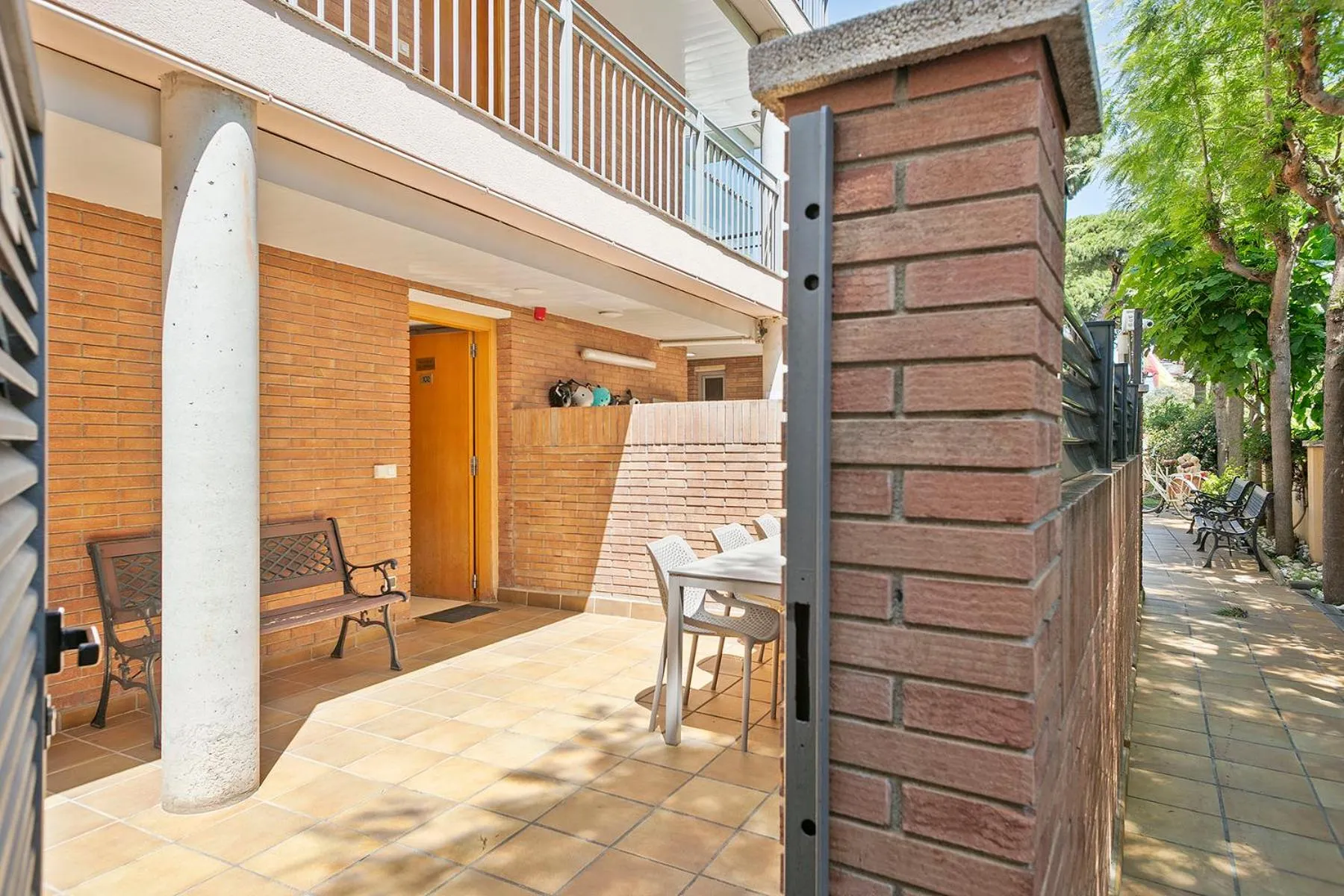 Facade/entrance in Apartamentos Velor