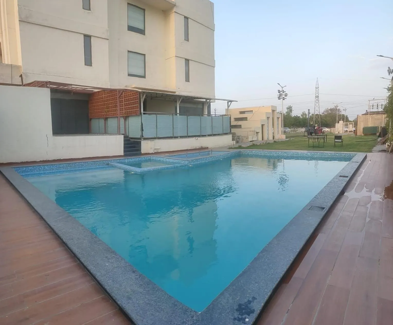 Swimming pool in Cygnett Lite