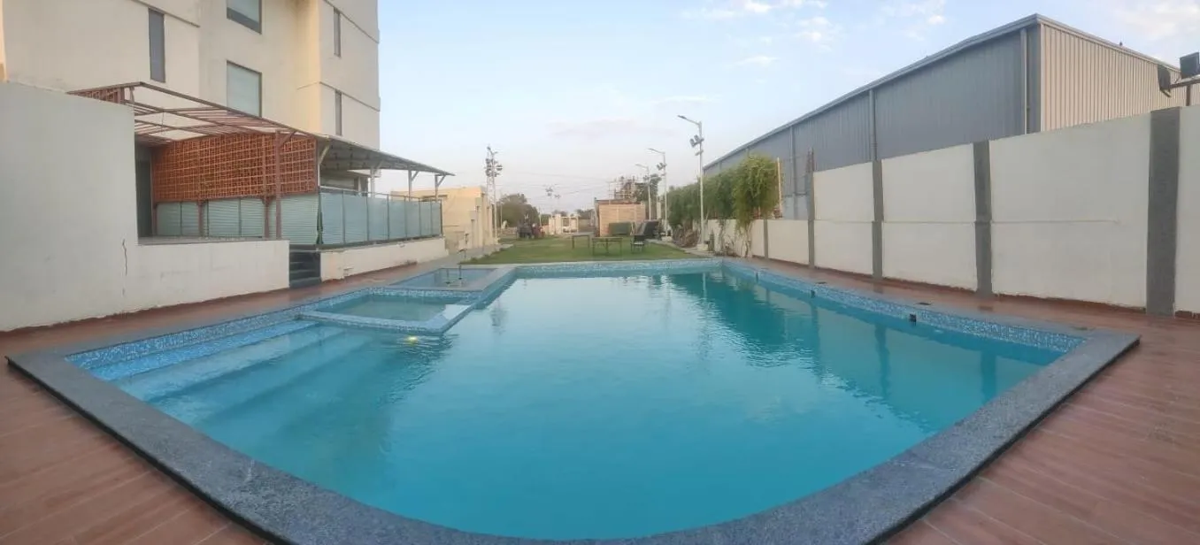 Swimming pool in Cygnett Lite