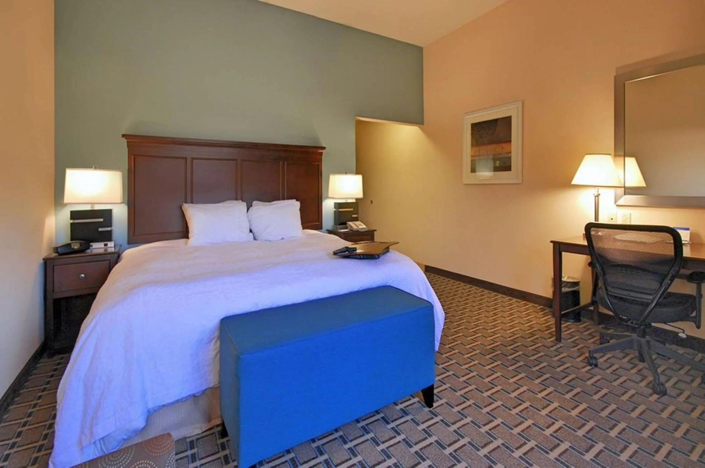 Bed in Hampton Inn and Suites New Iberia